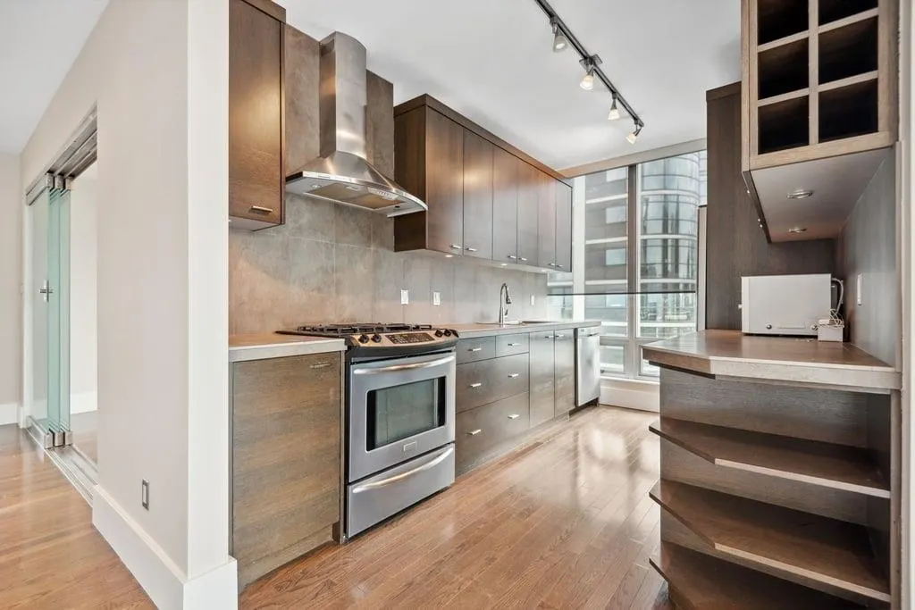 2703 837 W Hastings Street