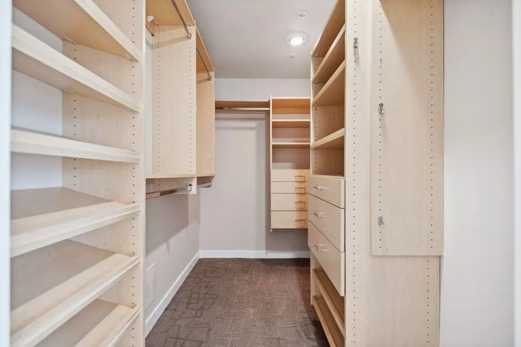 2703 837 W Hastings Street