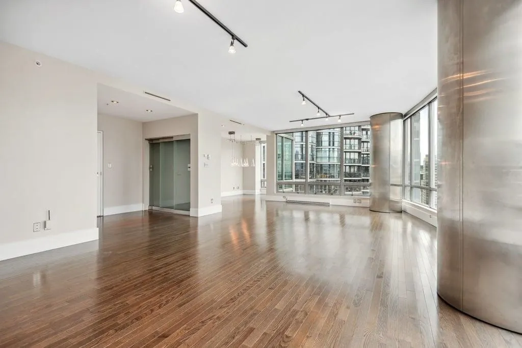 2703 837 W Hastings Street