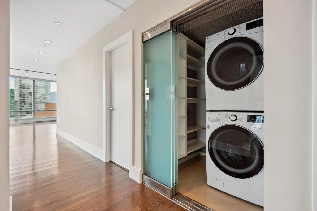 2703 837 W Hastings Street