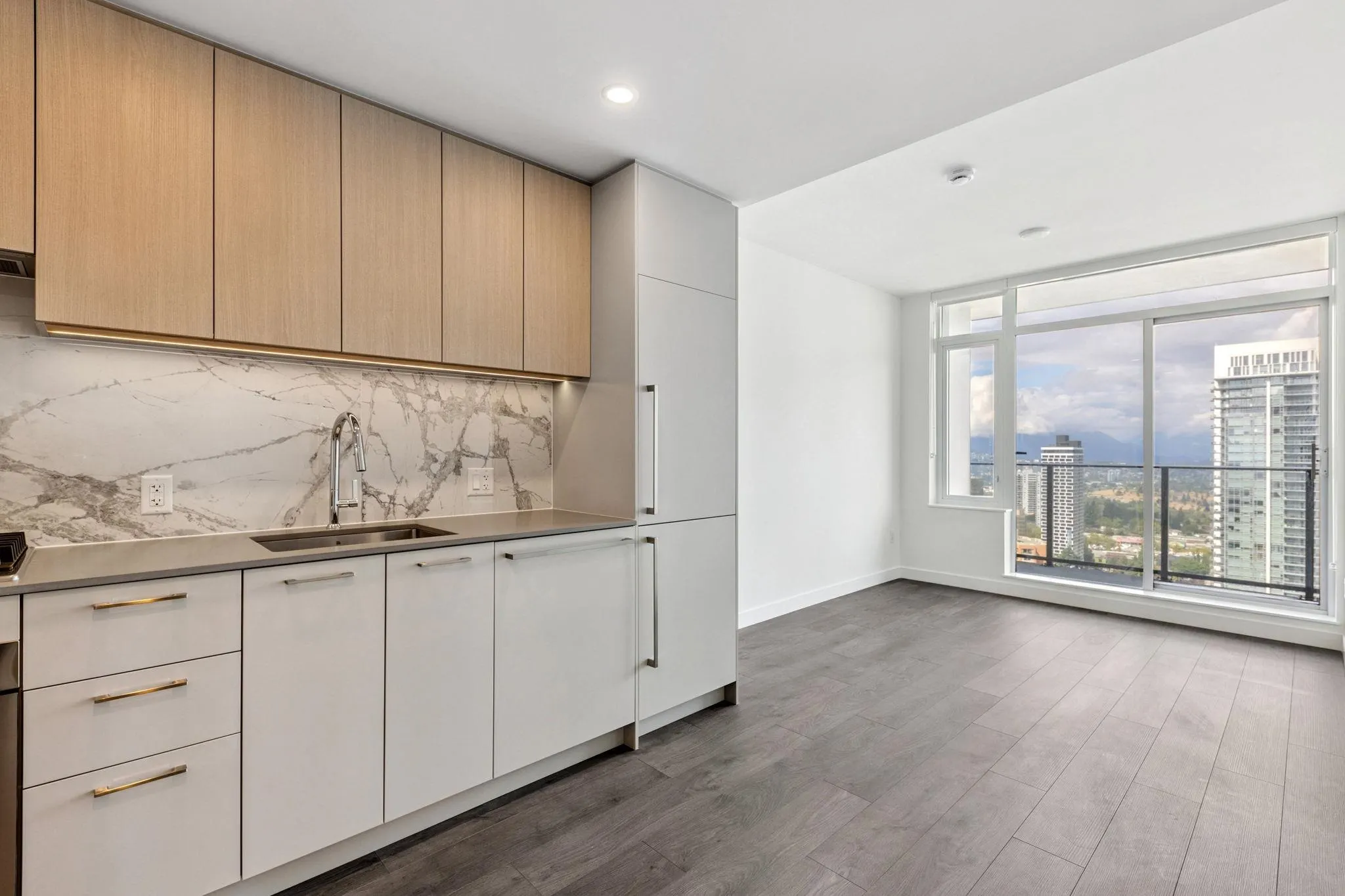 32XX 6468 Willingdon Avenue