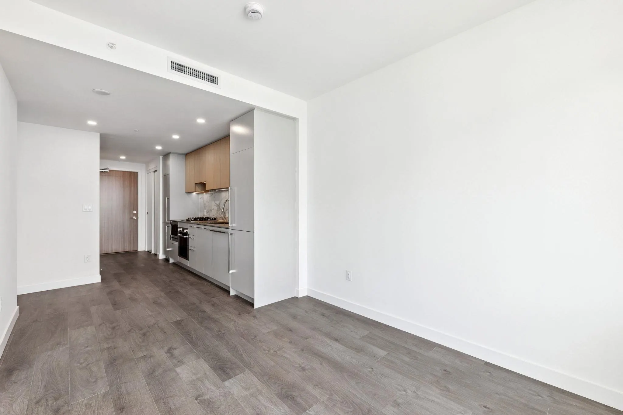 32XX 6468 Willingdon Avenue
