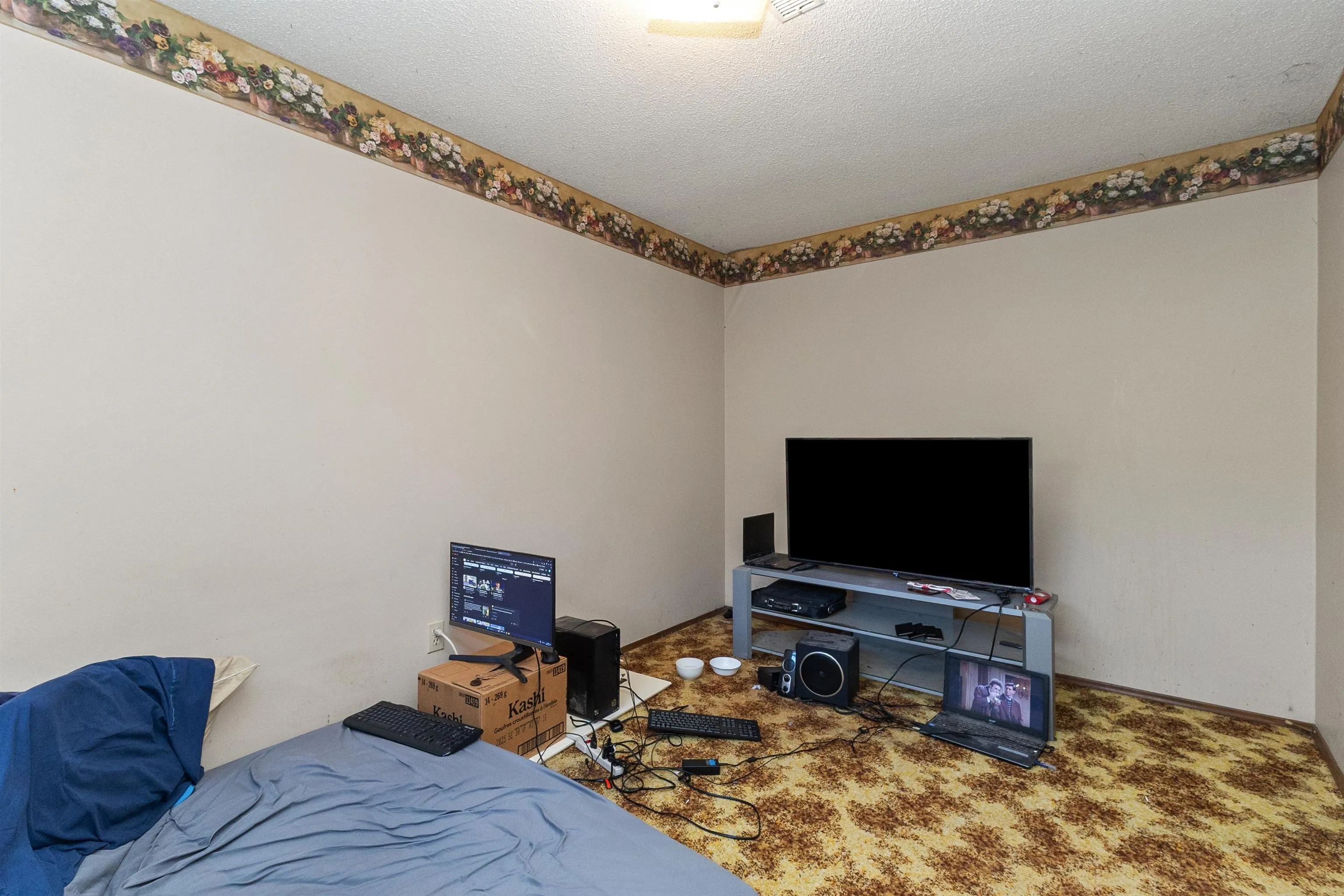 2643 Sunnyside Crescent