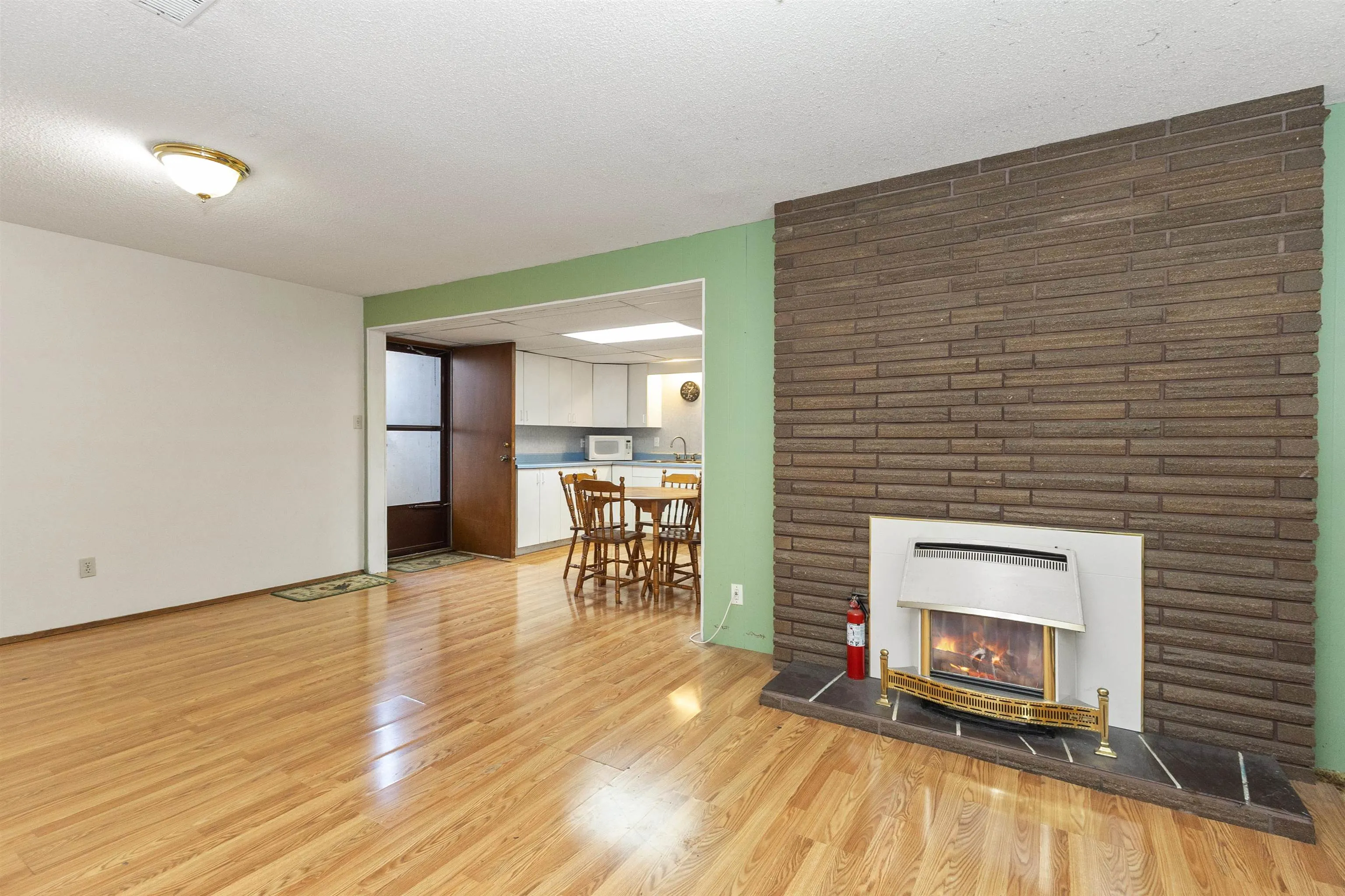 2643 Sunnyside Crescent
