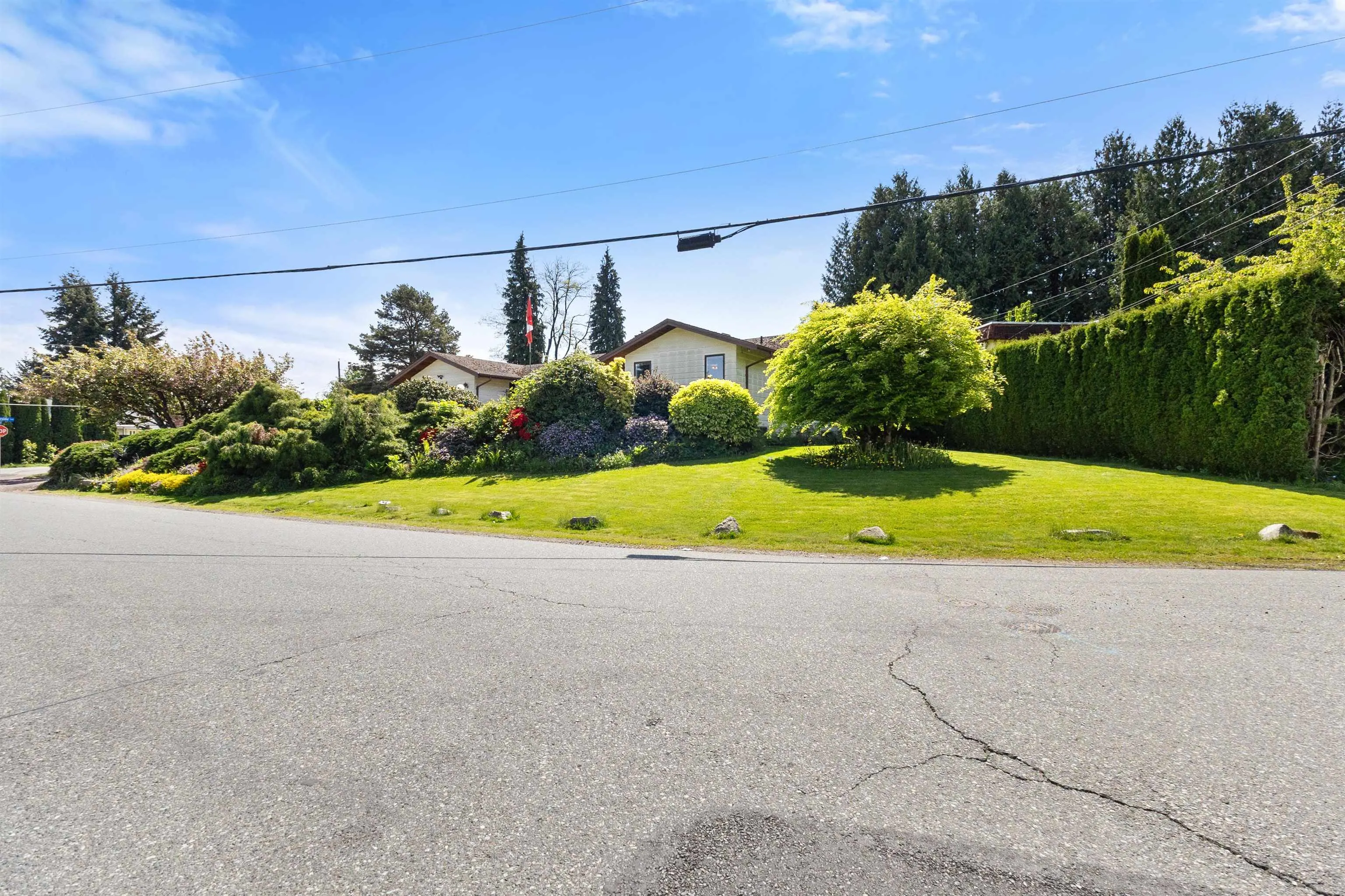 2643 Sunnyside Crescent