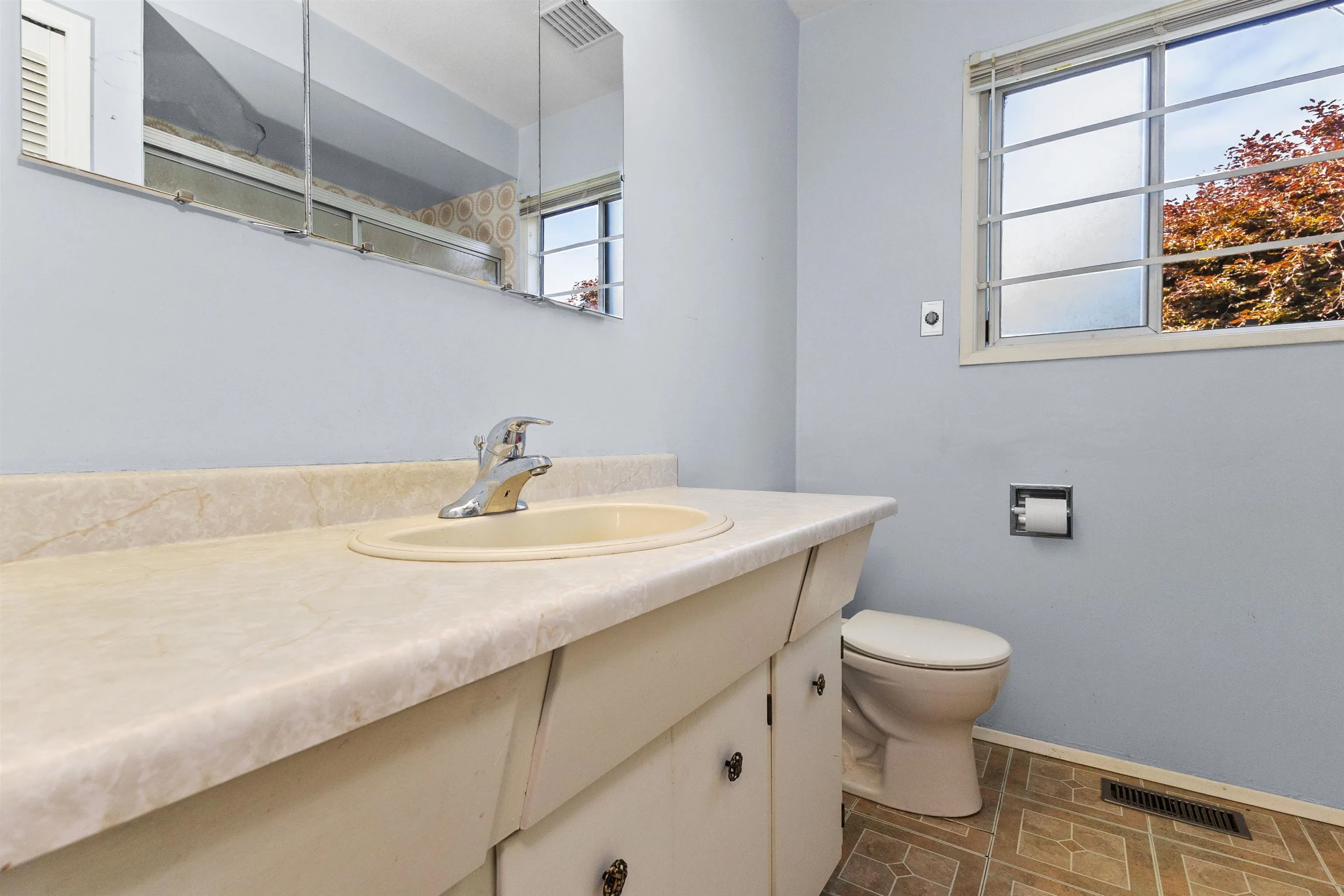 2643 Sunnyside Crescent