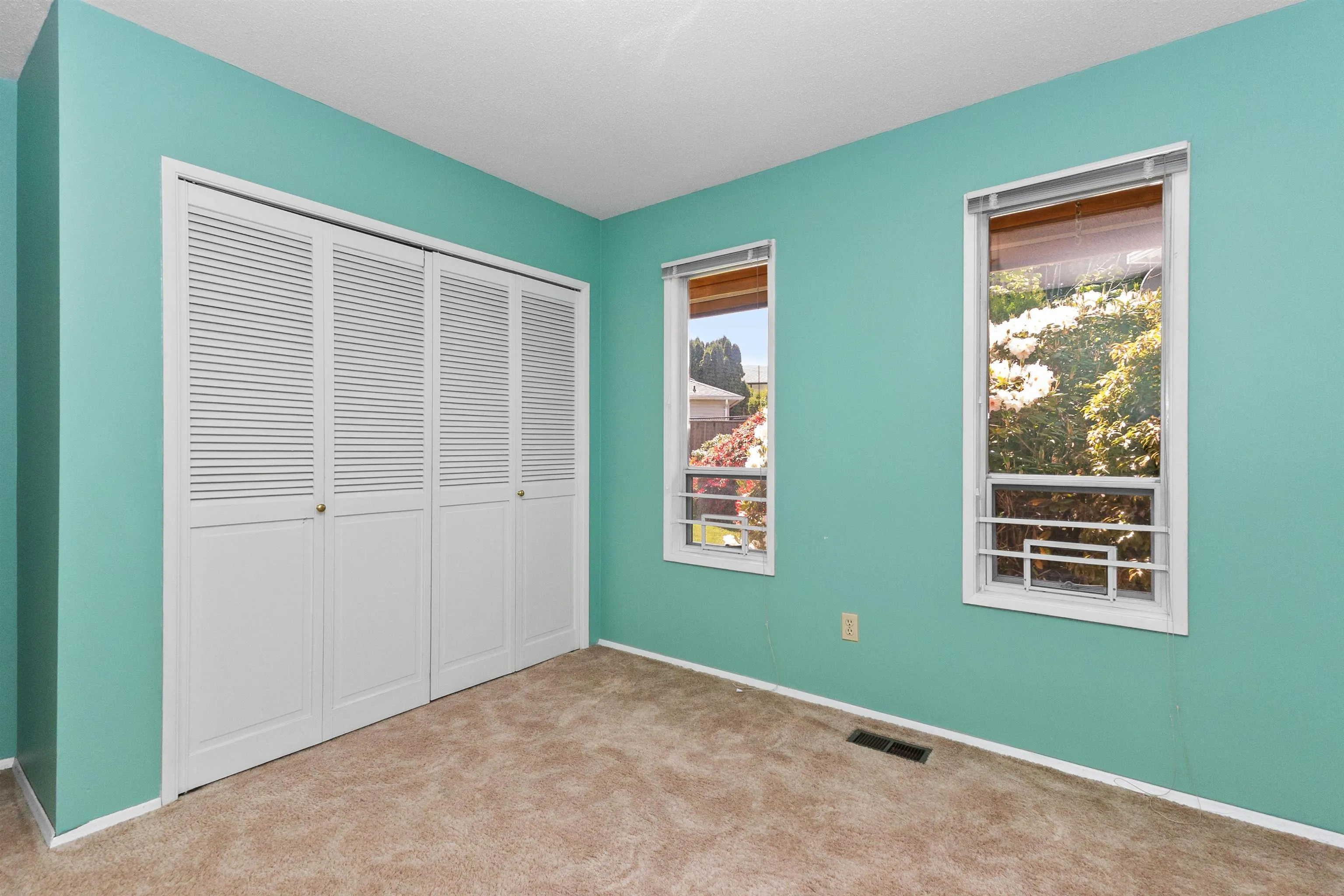 2643 Sunnyside Crescent