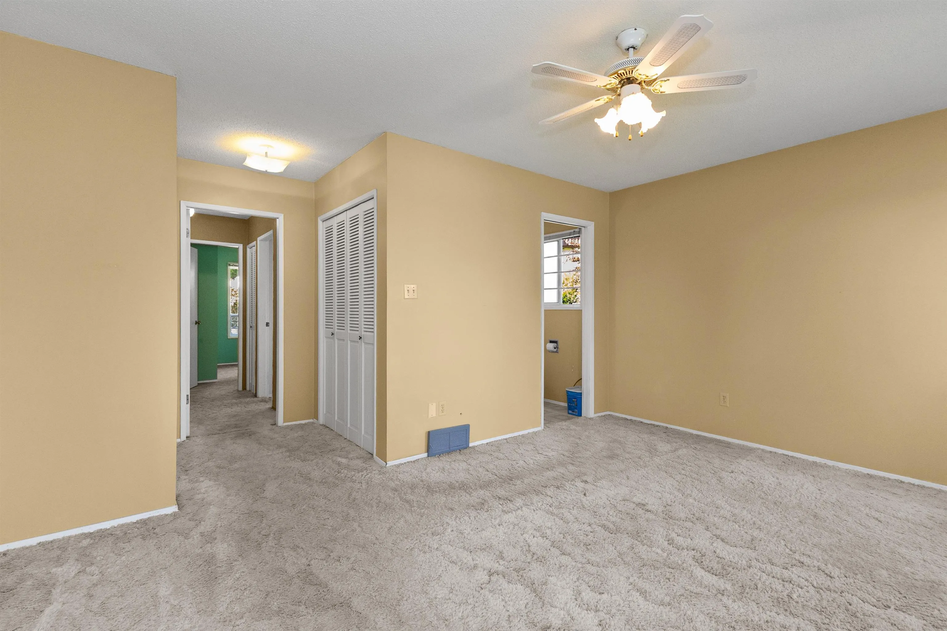 2643 Sunnyside Crescent