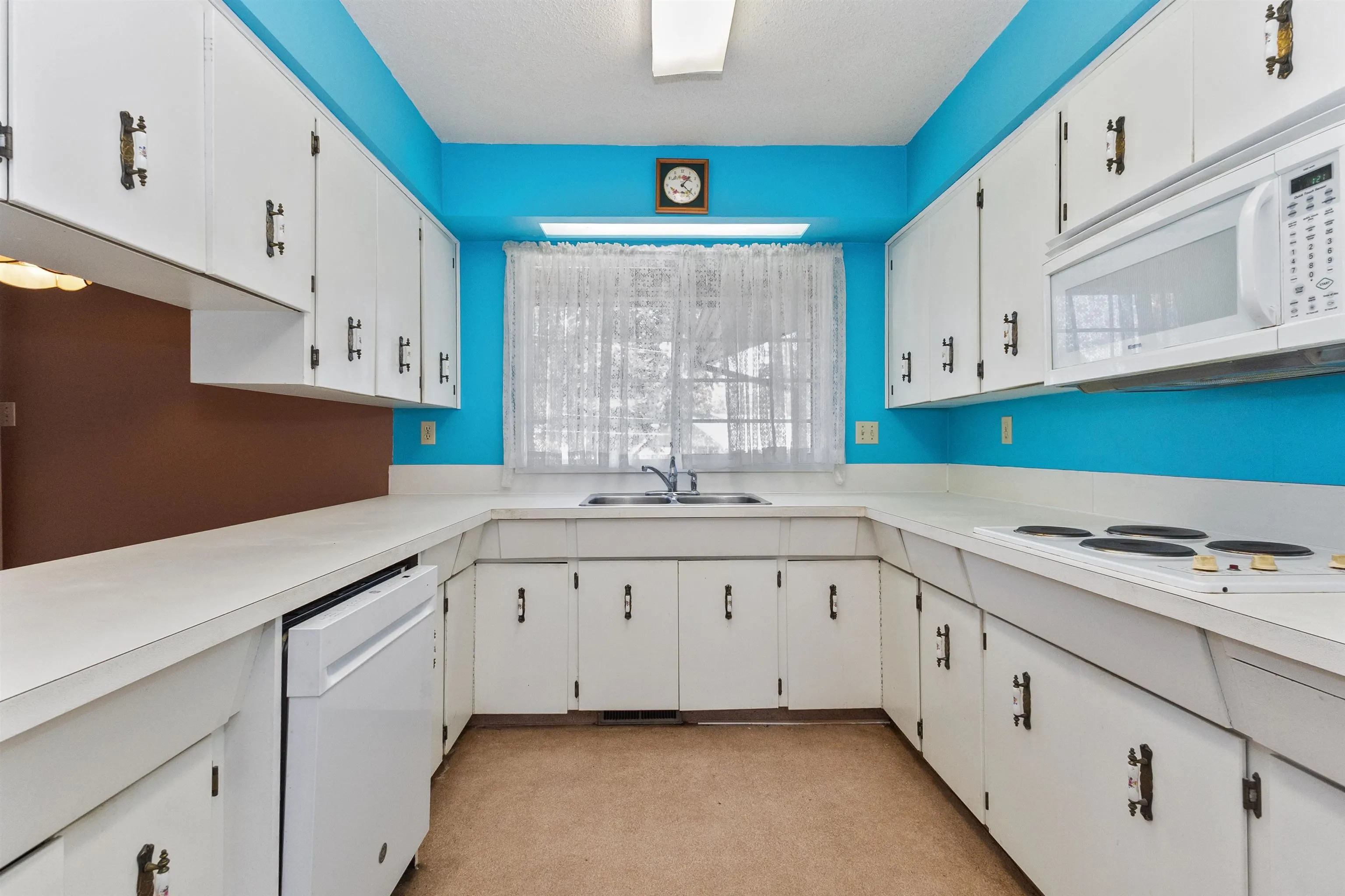 2643 Sunnyside Crescent