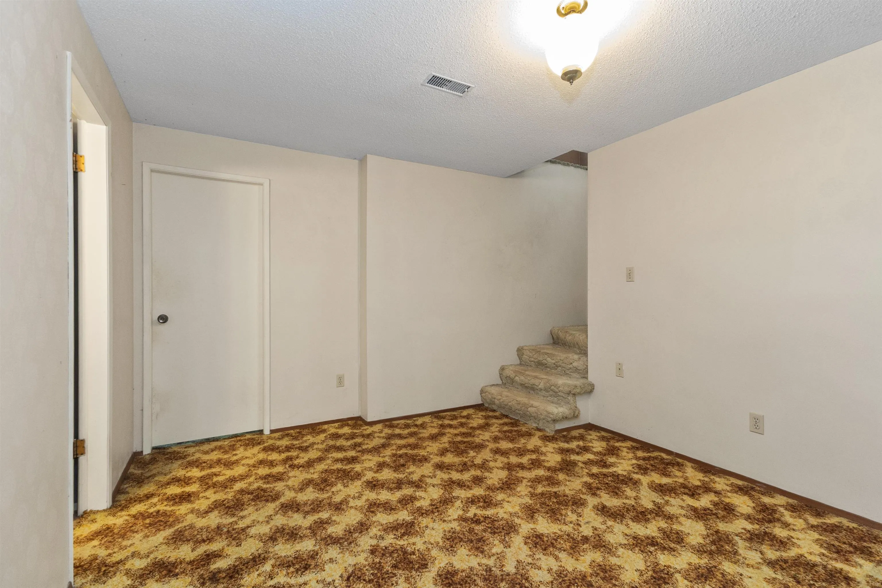 2643 Sunnyside Crescent