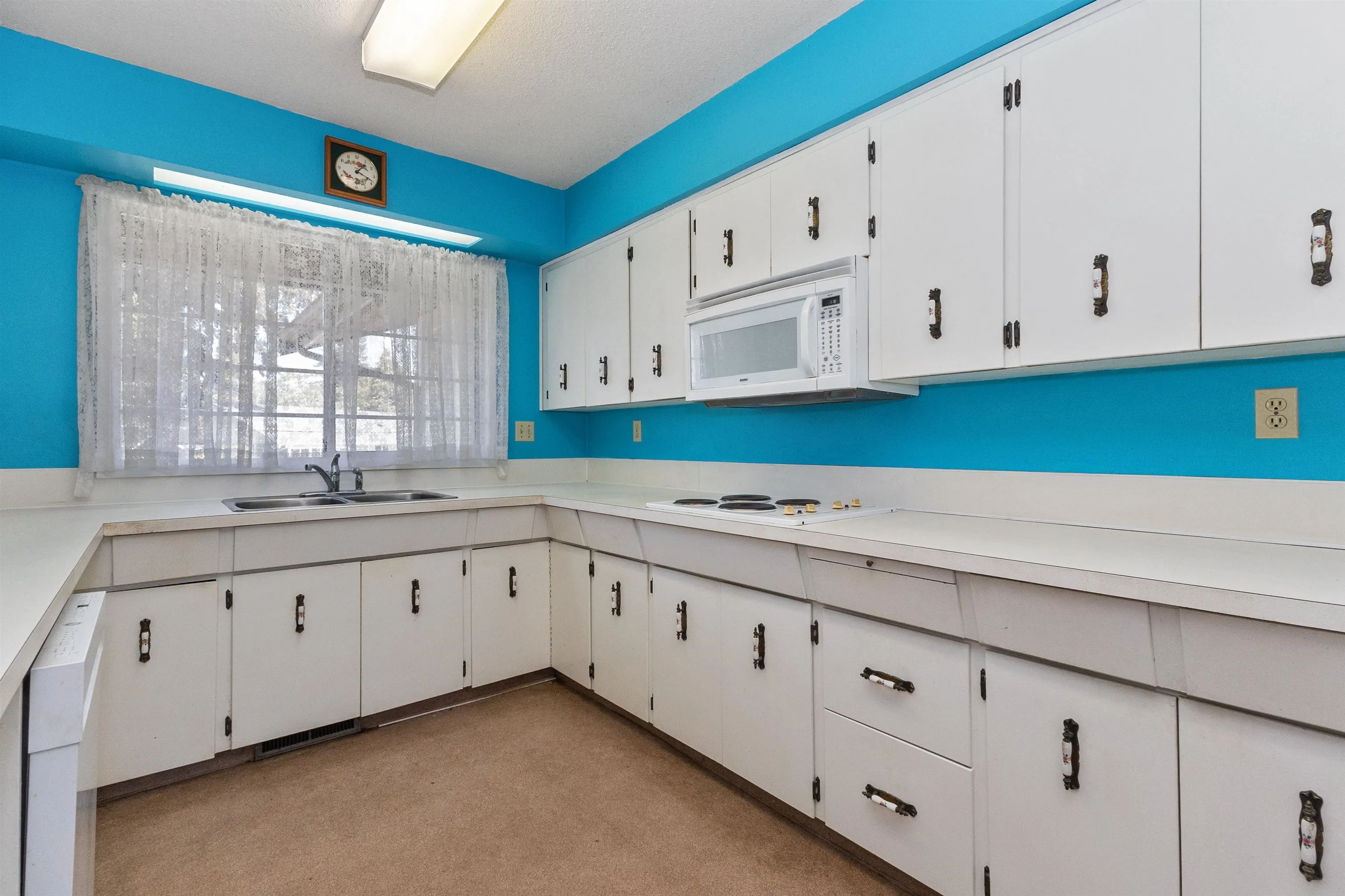 2643 Sunnyside Crescent