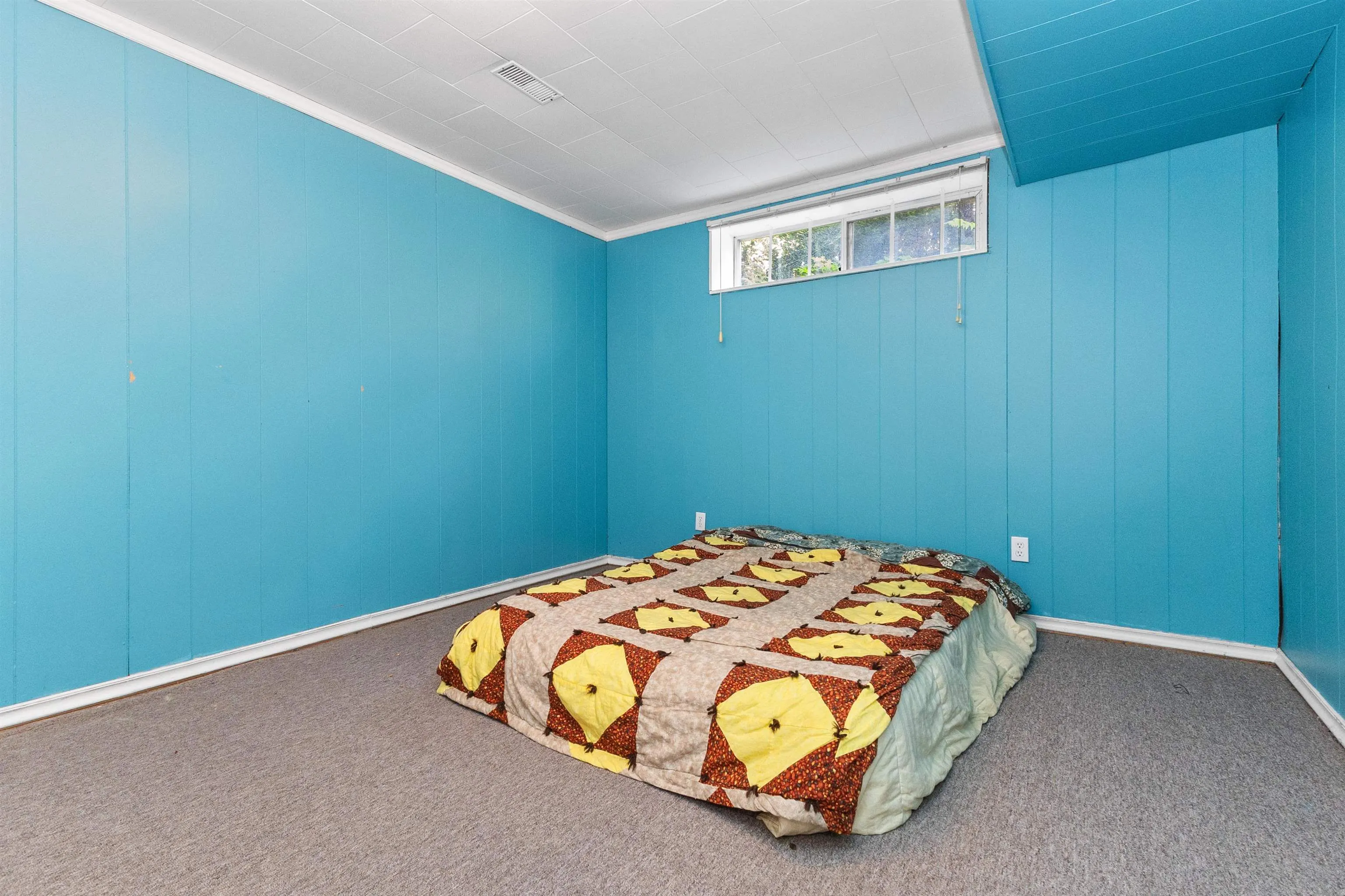 2643 Sunnyside Crescent