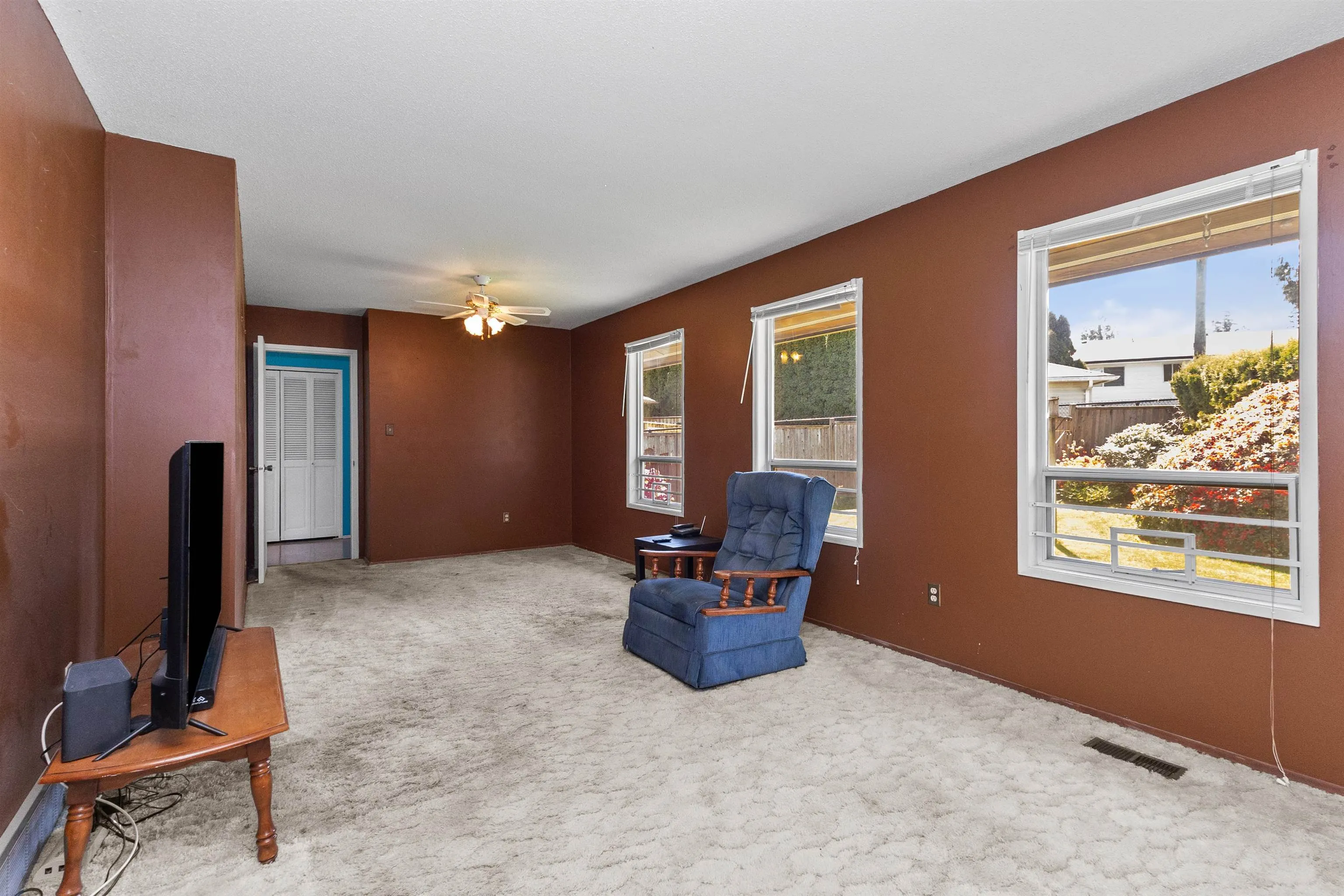 2643 Sunnyside Crescent