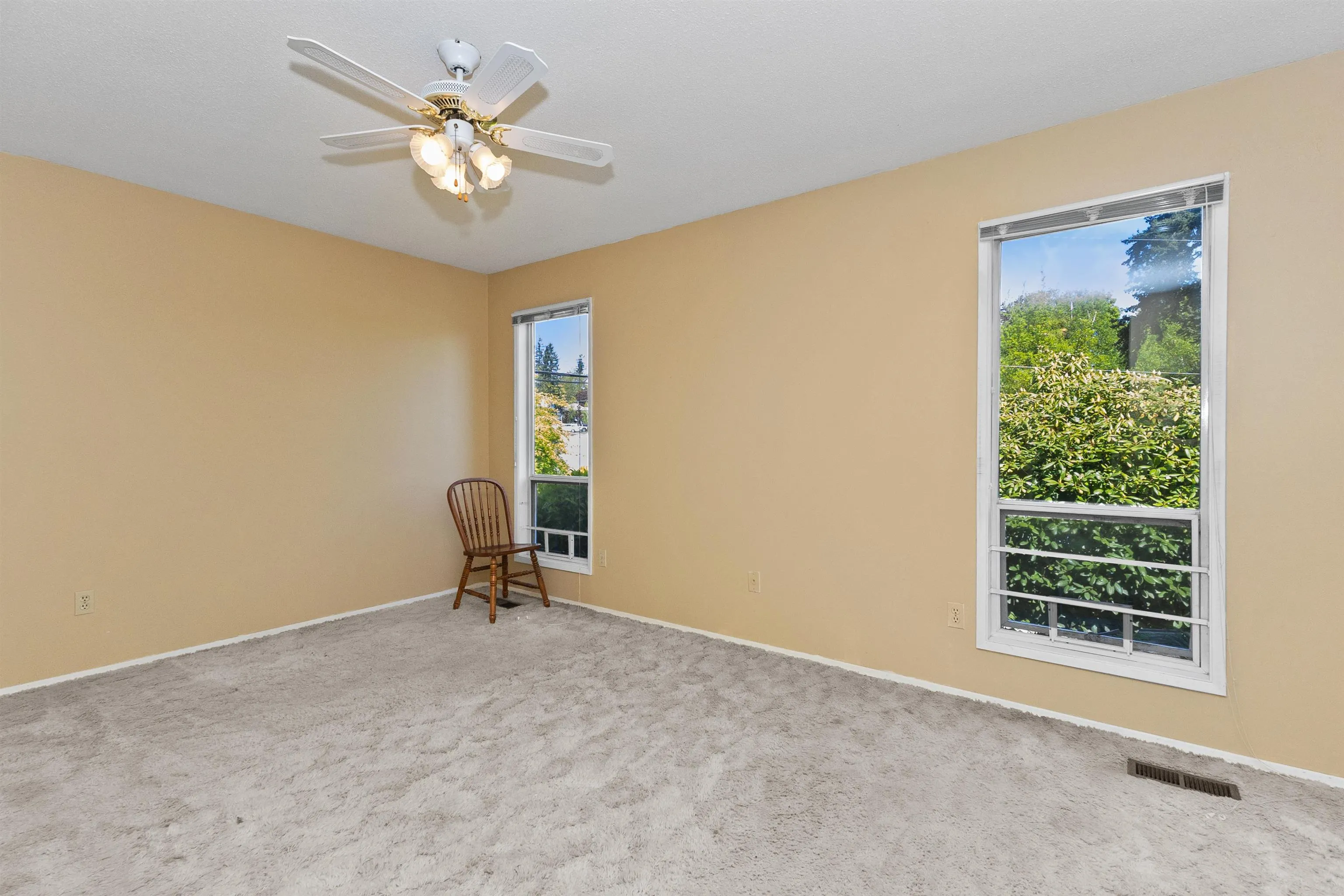 2643 Sunnyside Crescent