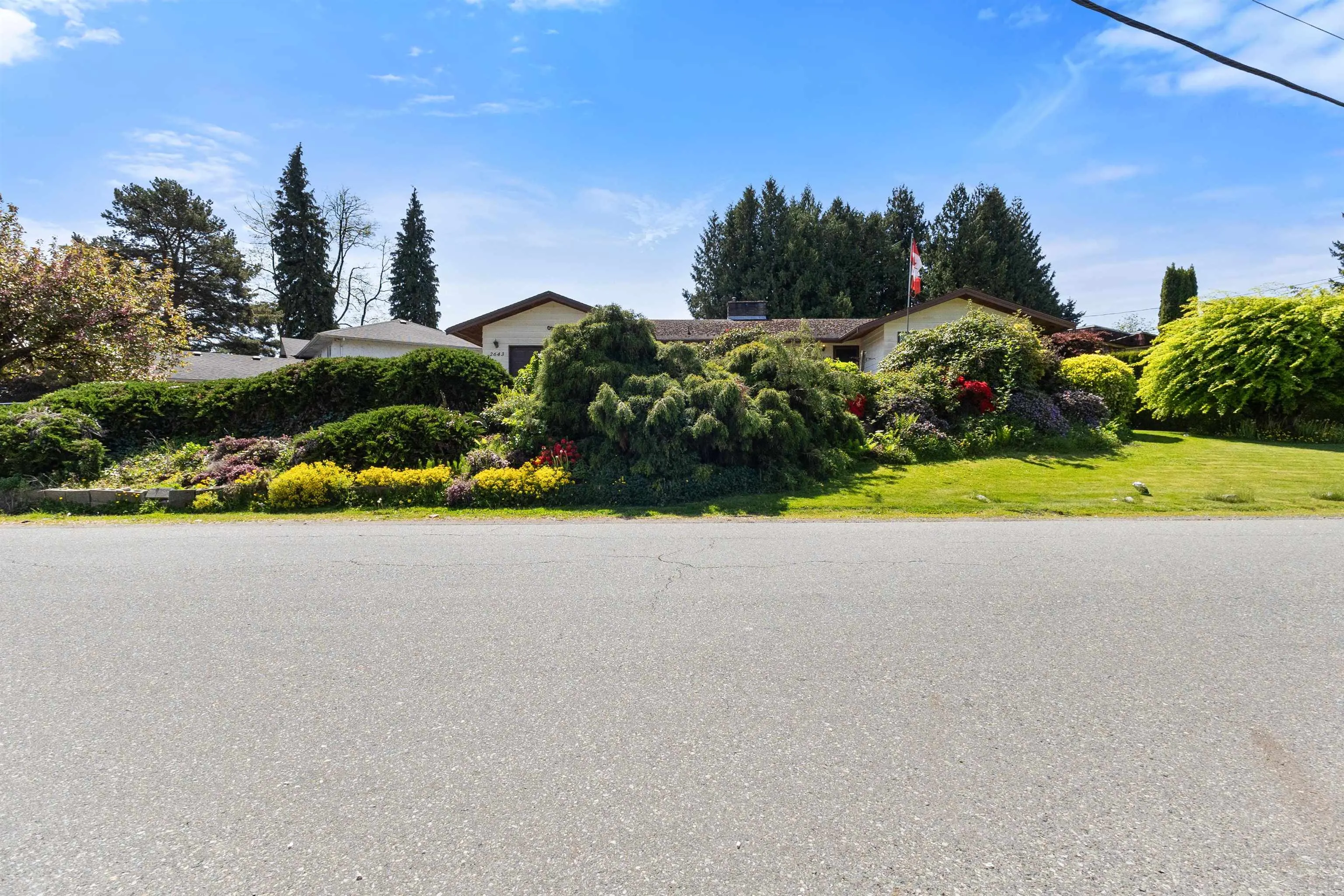 2643 Sunnyside Crescent