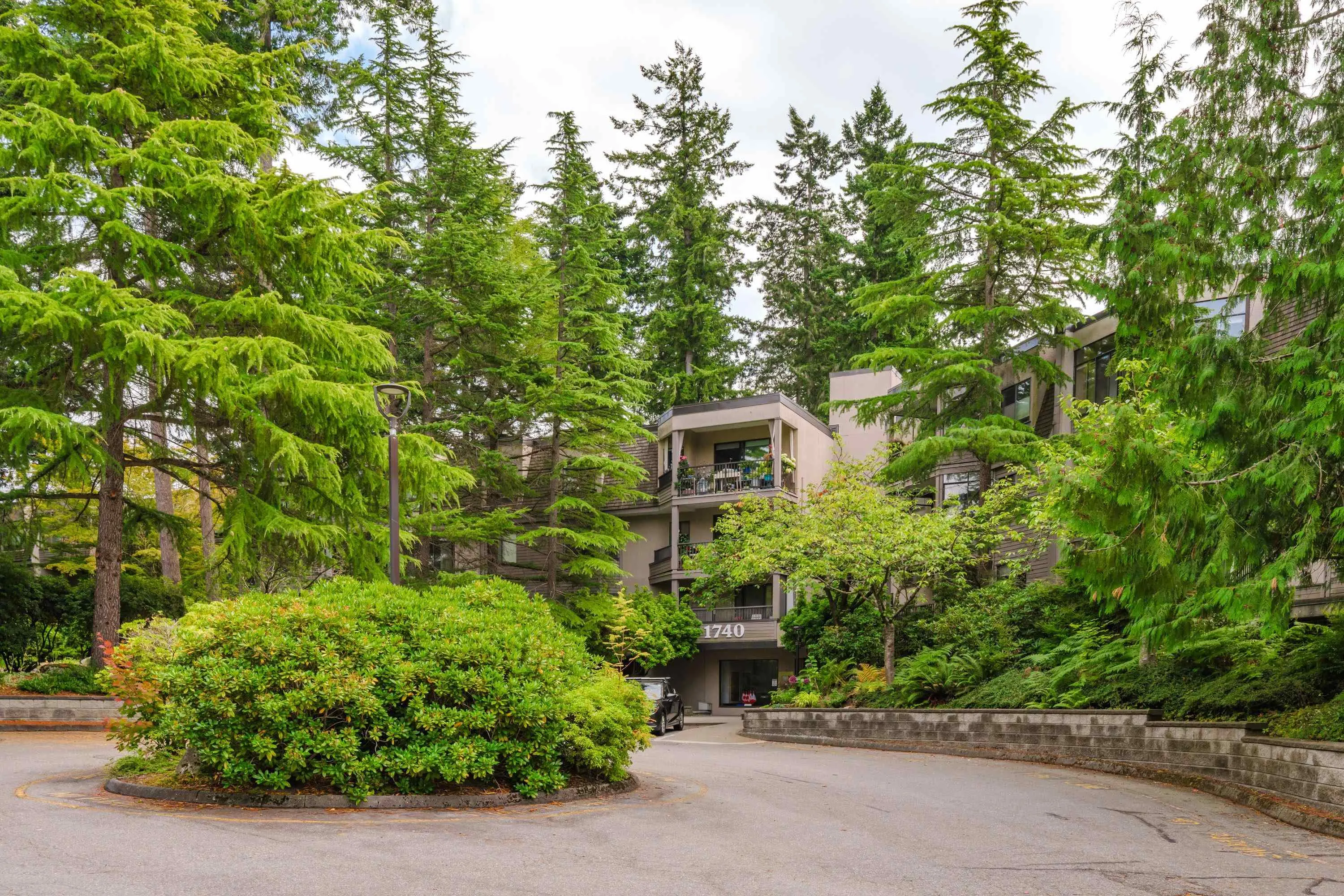 307 1740 Southmere Crescent
