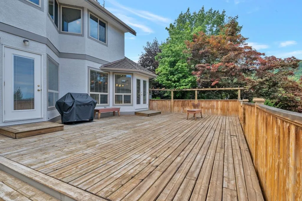 2462 Mountain Drive