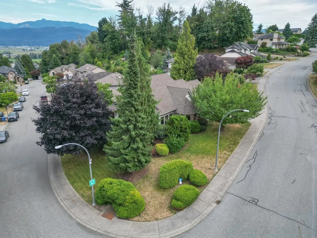2462 Mountain Drive