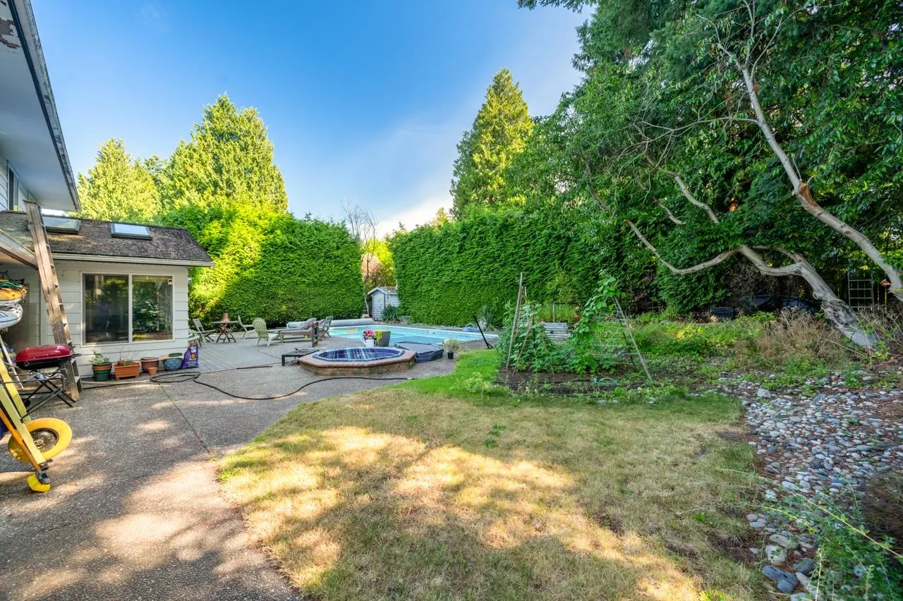 906 Pacific Drive