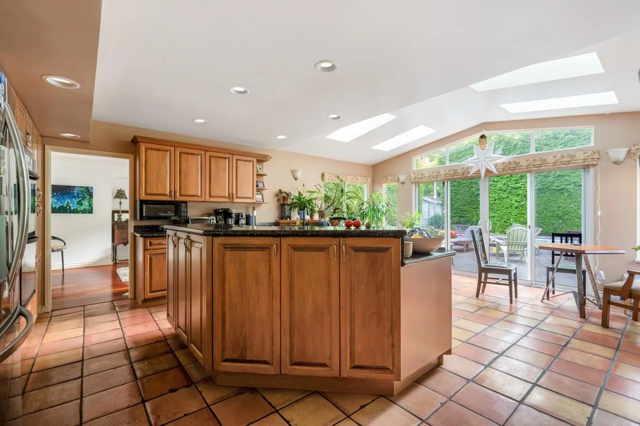 906 Pacific Drive