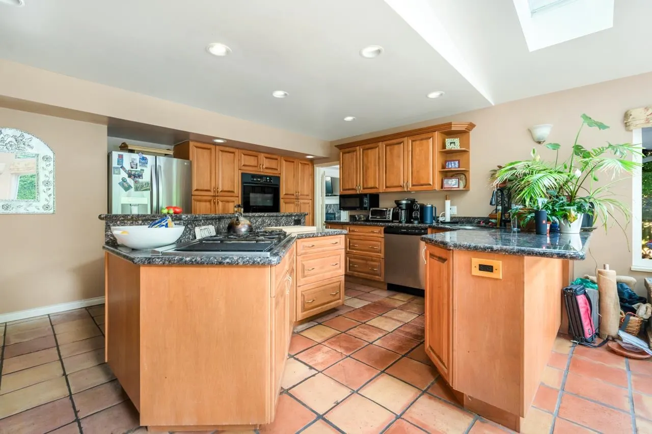 906 Pacific Drive