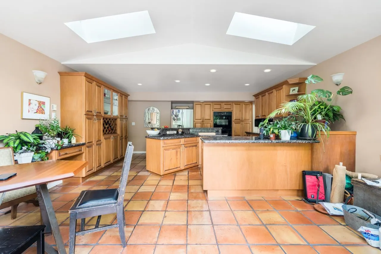 906 Pacific Drive
