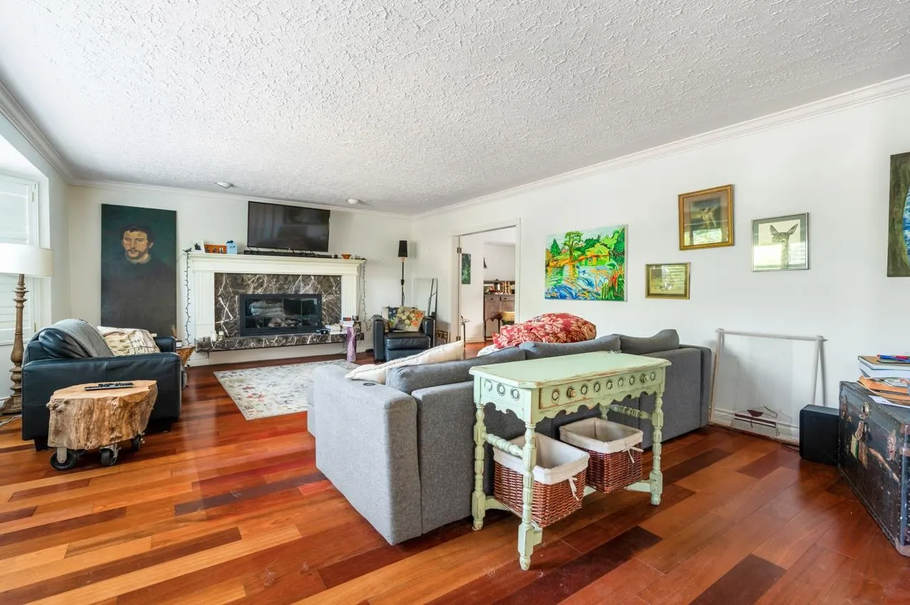 906 Pacific Drive