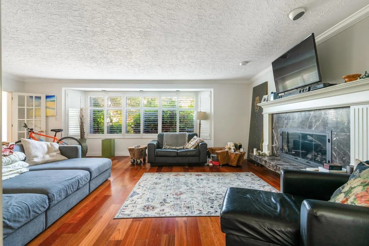 906 Pacific Drive