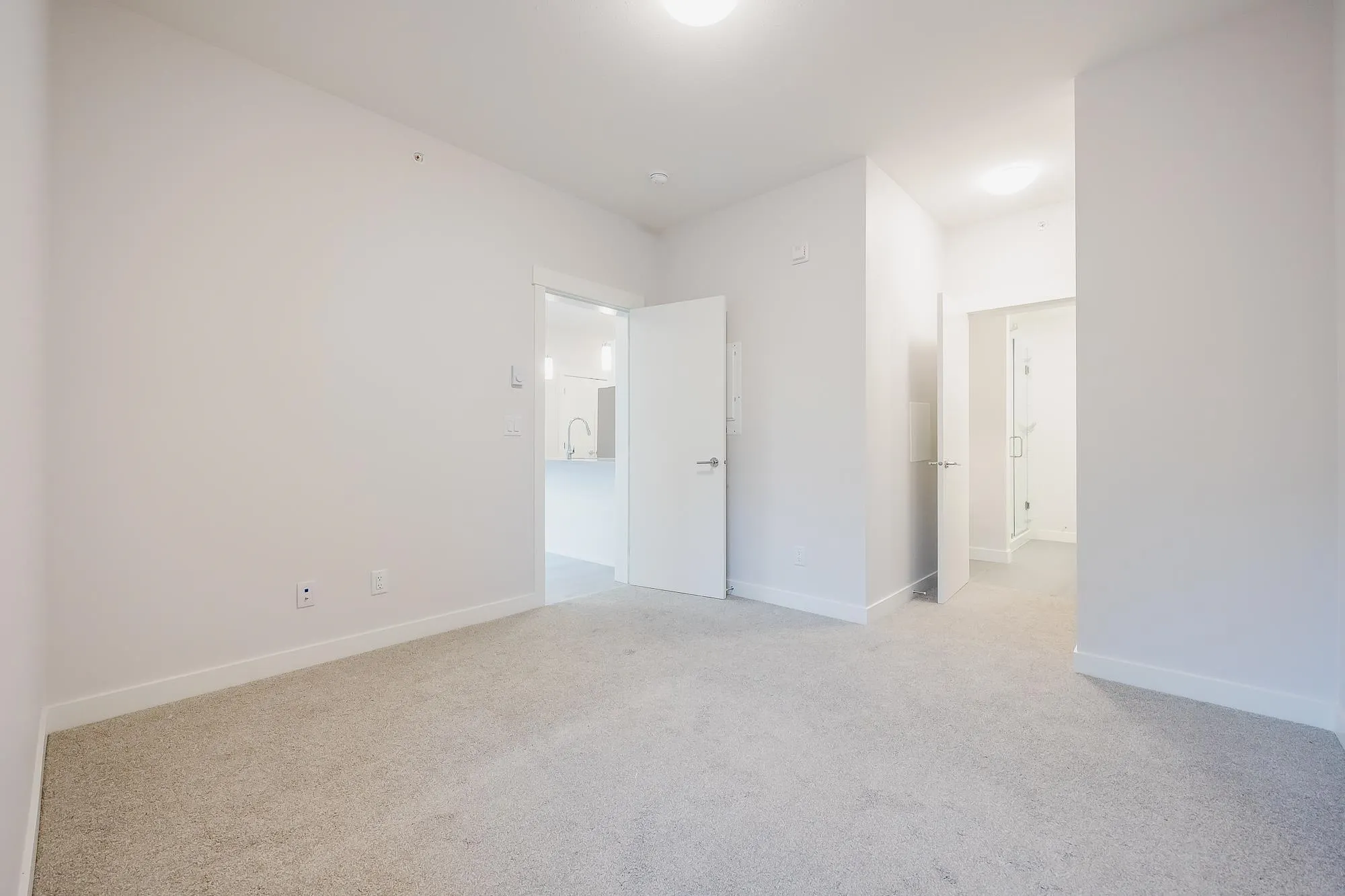 406 32690 14th Avenue