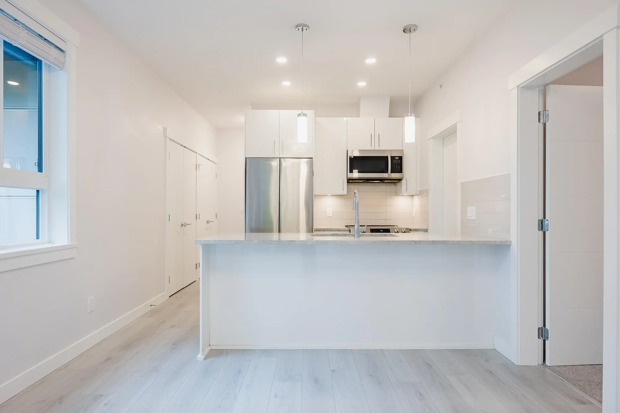 406 32690 14th Avenue