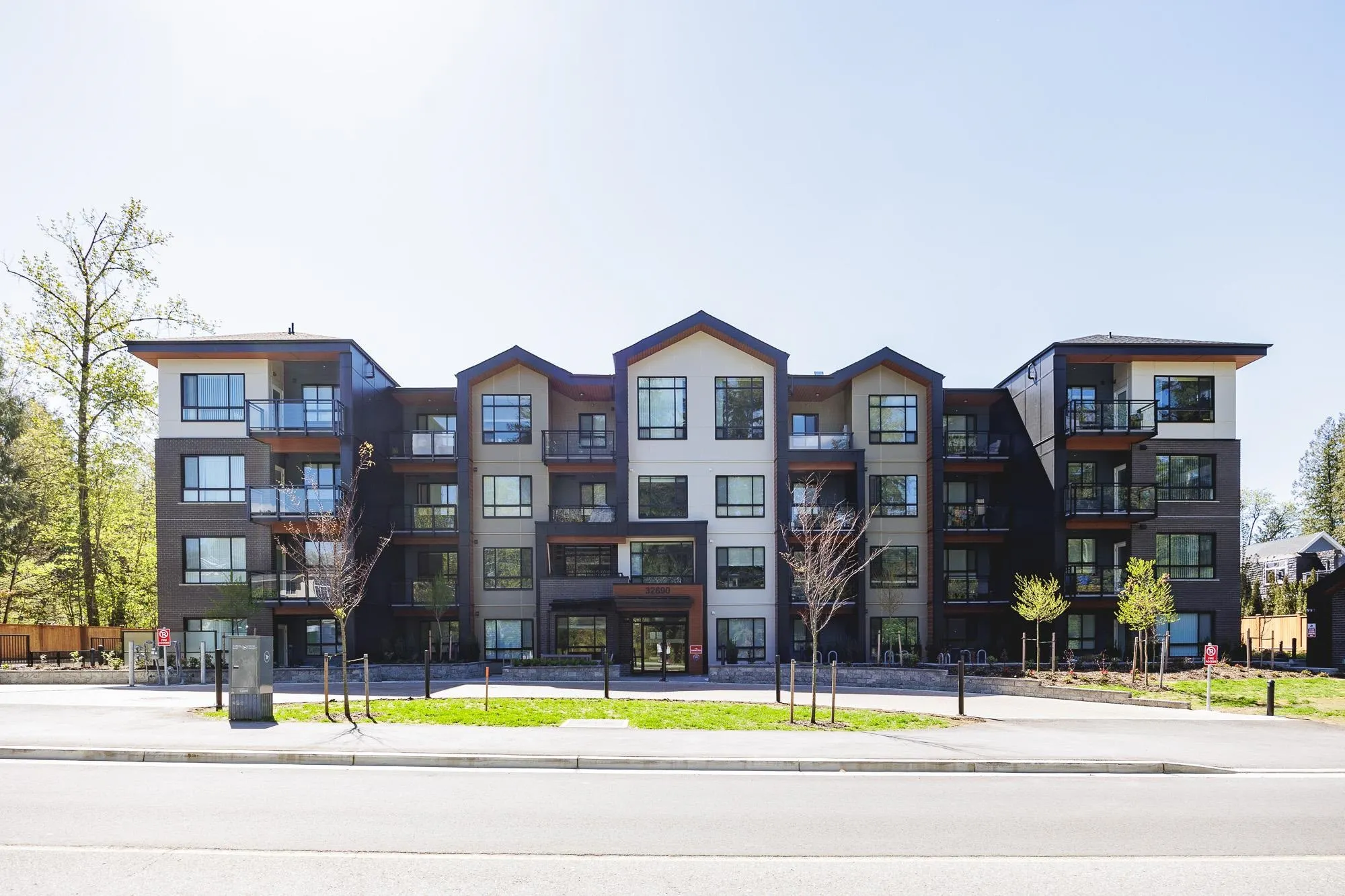 406 32690 14th Avenue