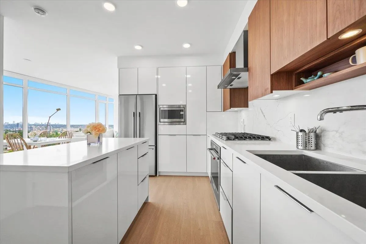 1001 7769 Park Crescent