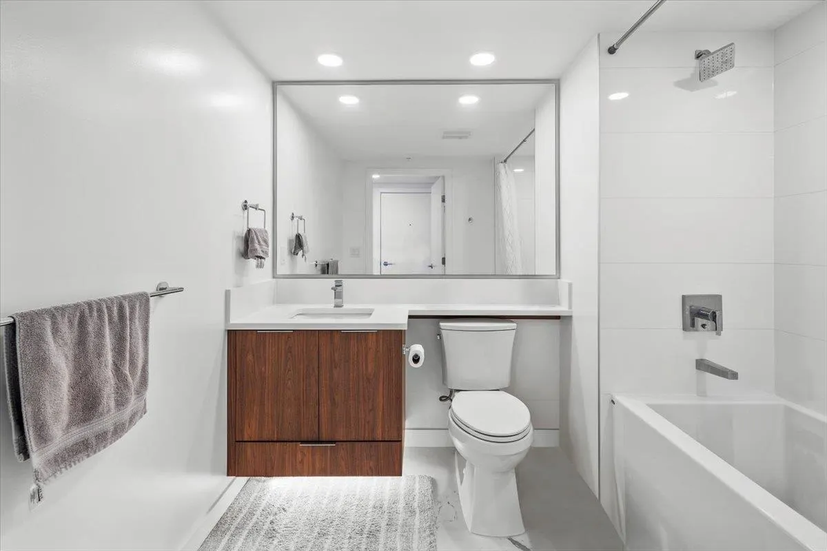 1001 7769 Park Crescent