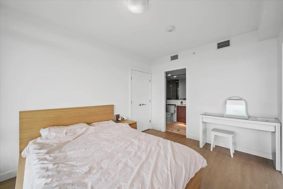 1001 7769 Park Crescent