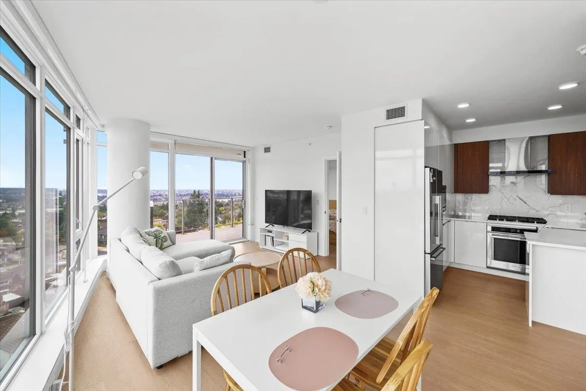 1001 7769 Park Crescent