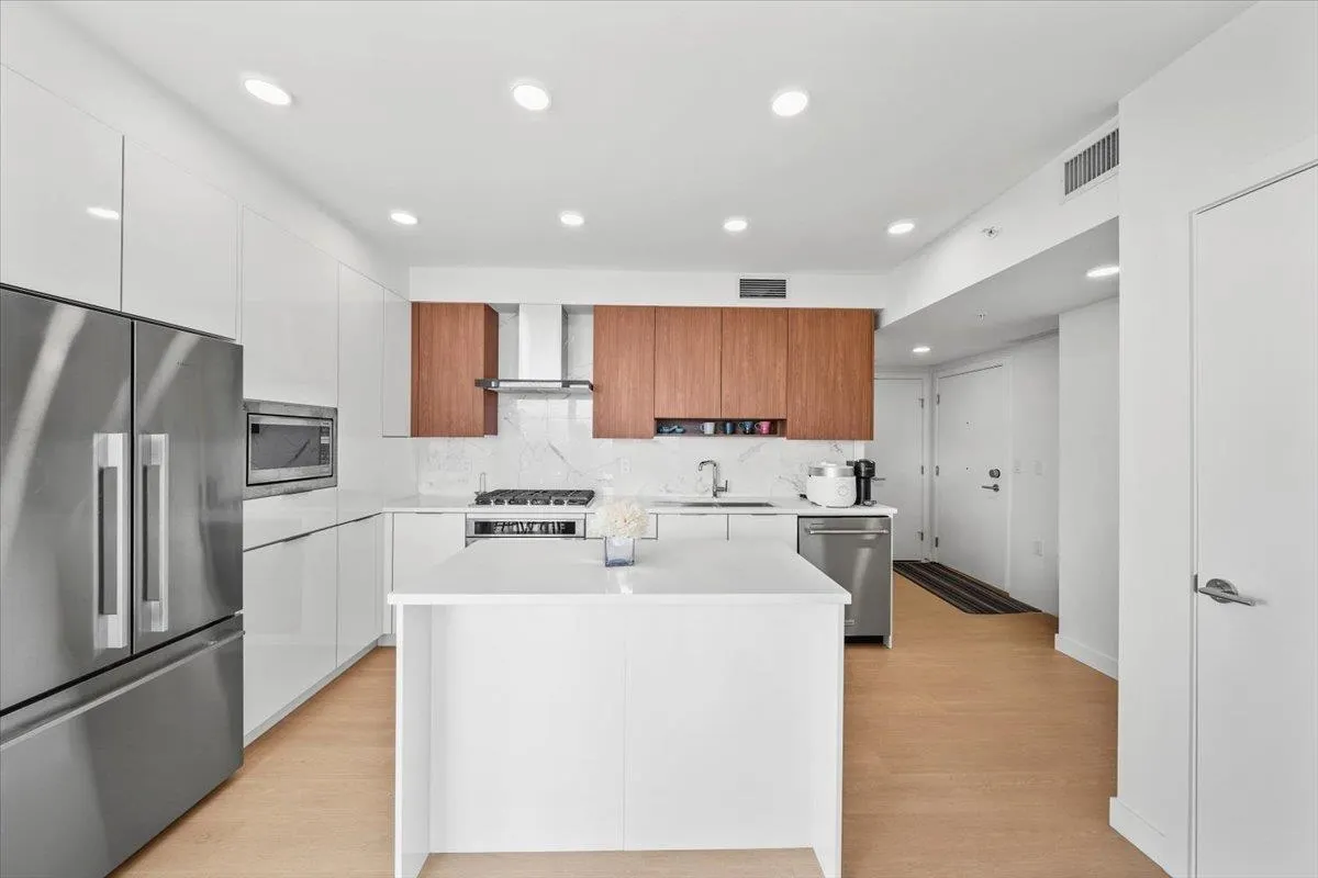 1001 7769 Park Crescent
