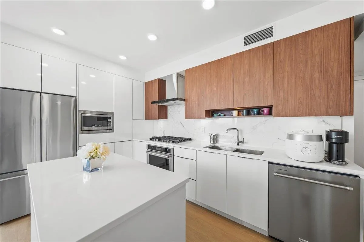 1001 7769 Park Crescent