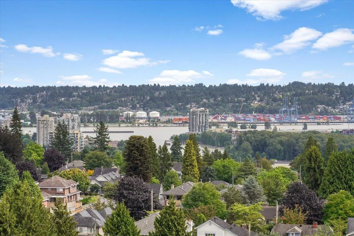 1001 7769 Park Crescent
