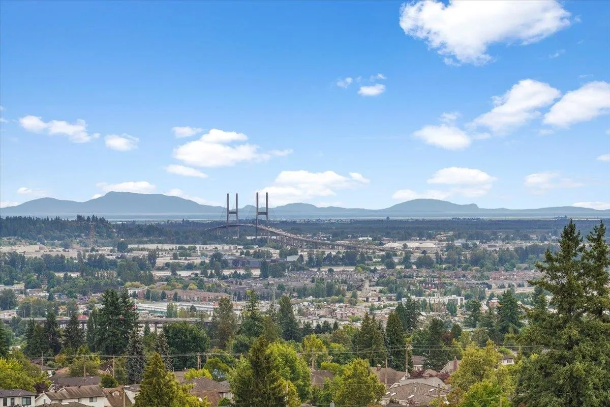 1001 7769 Park Crescent