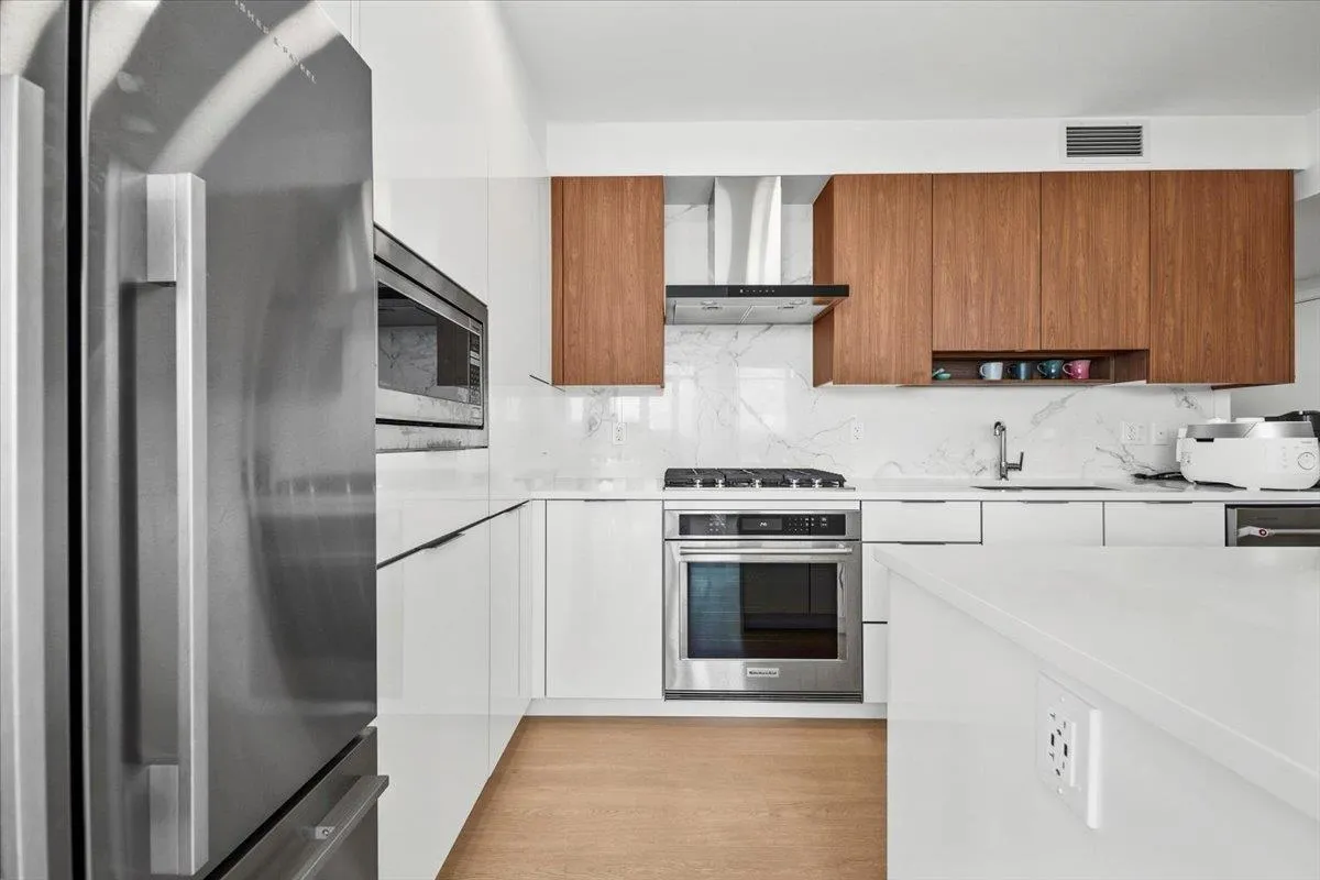 1001 7769 Park Crescent
