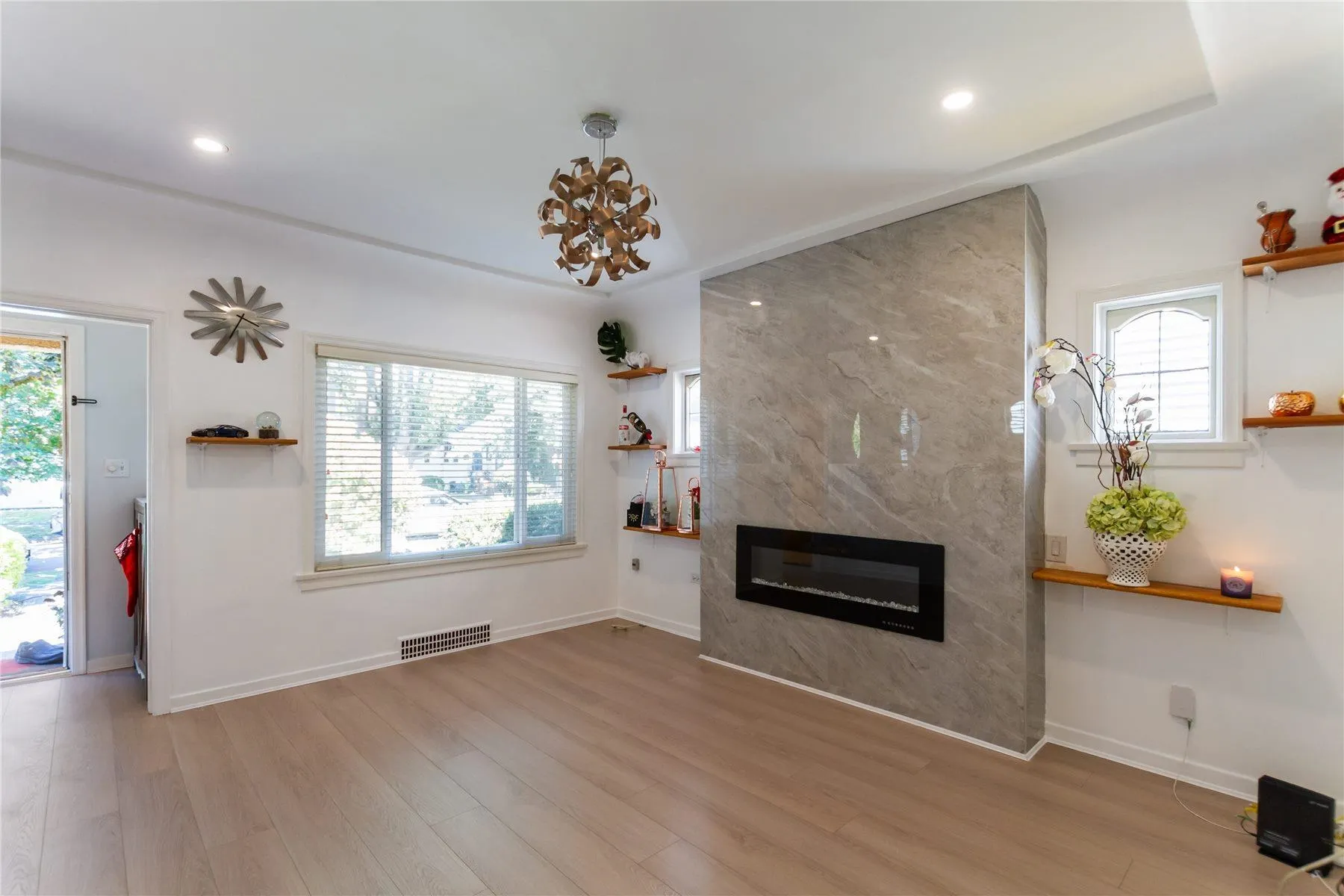 136 E 45th Avenue