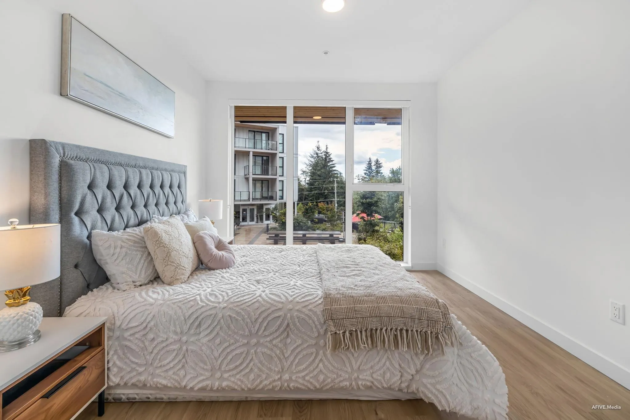 207 9888 University Crescent