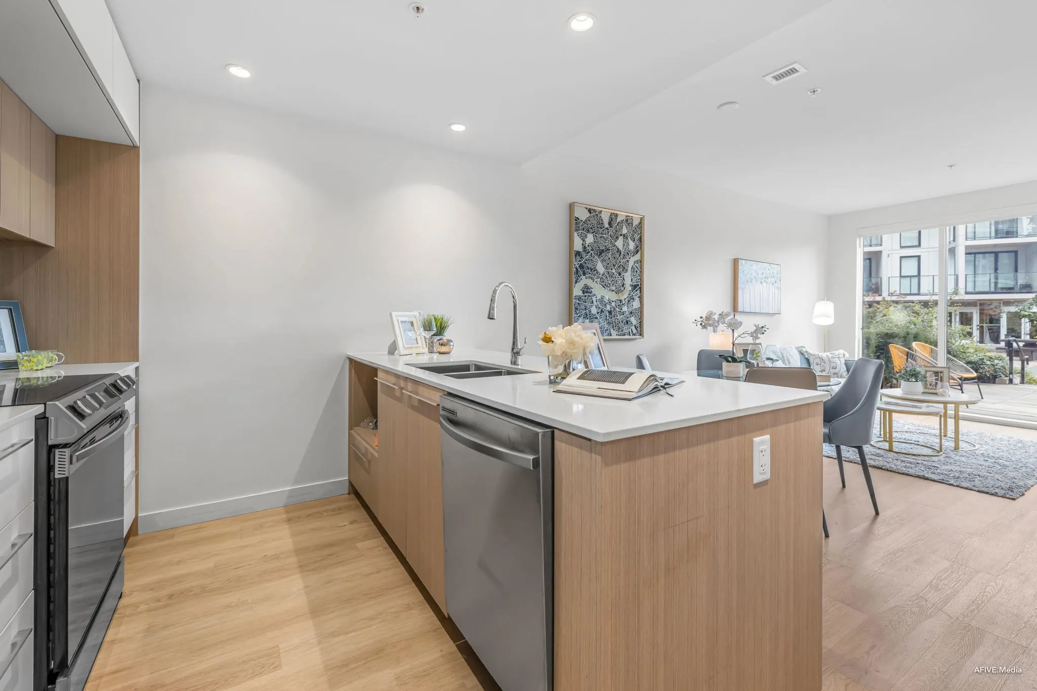 207 9888 University Crescent