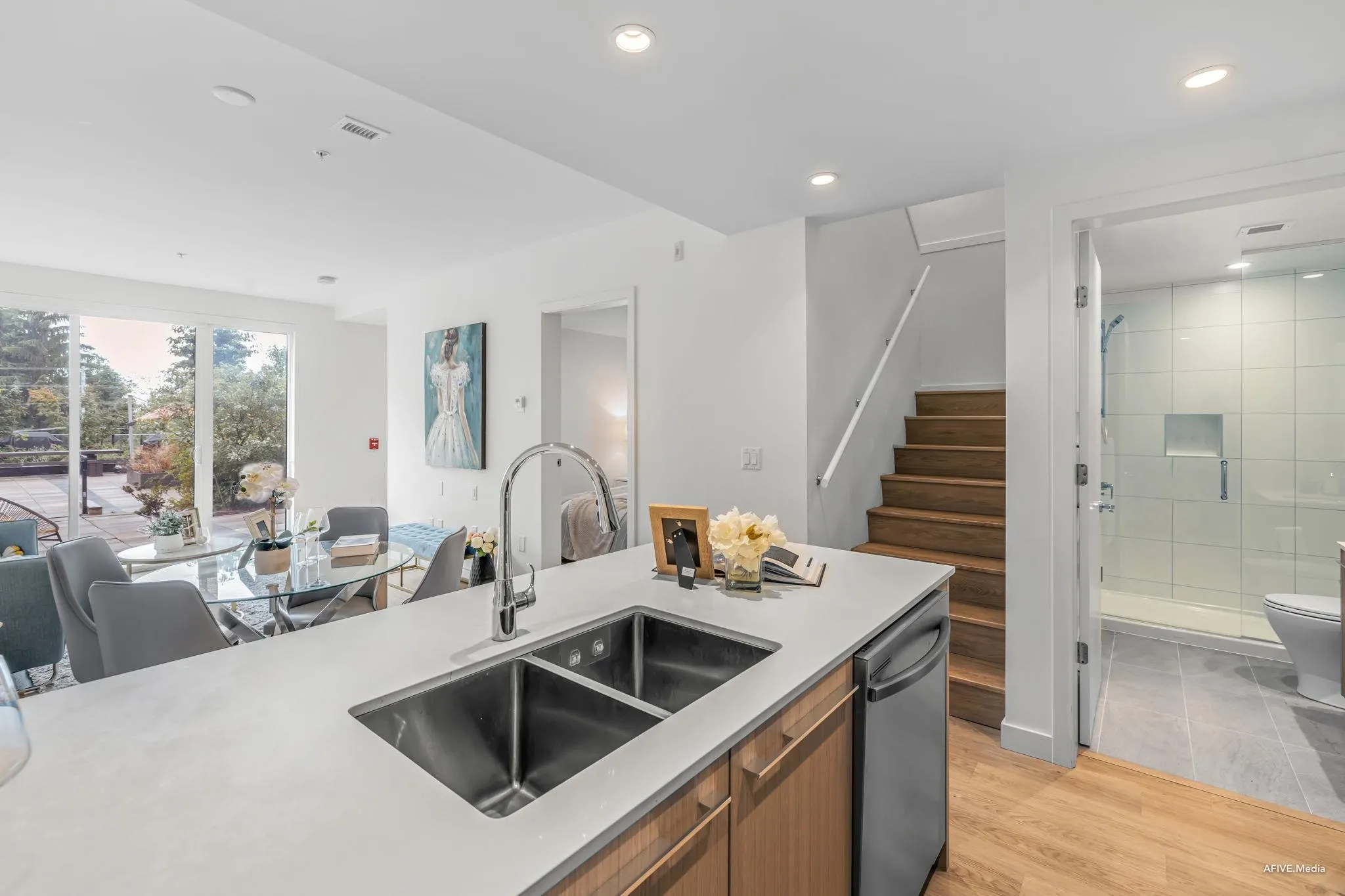 207 9888 University Crescent