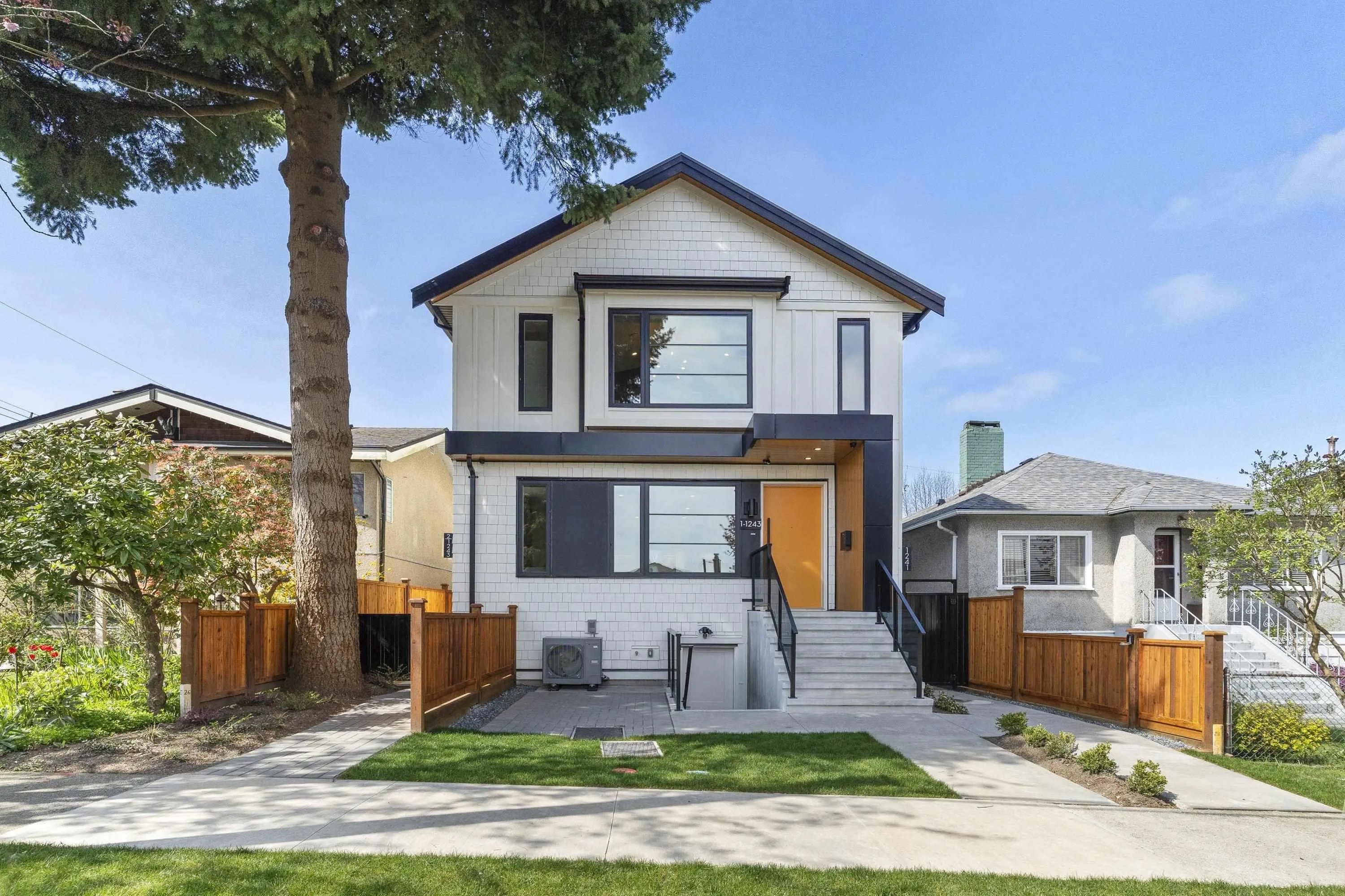 2 1243 Nootka Street