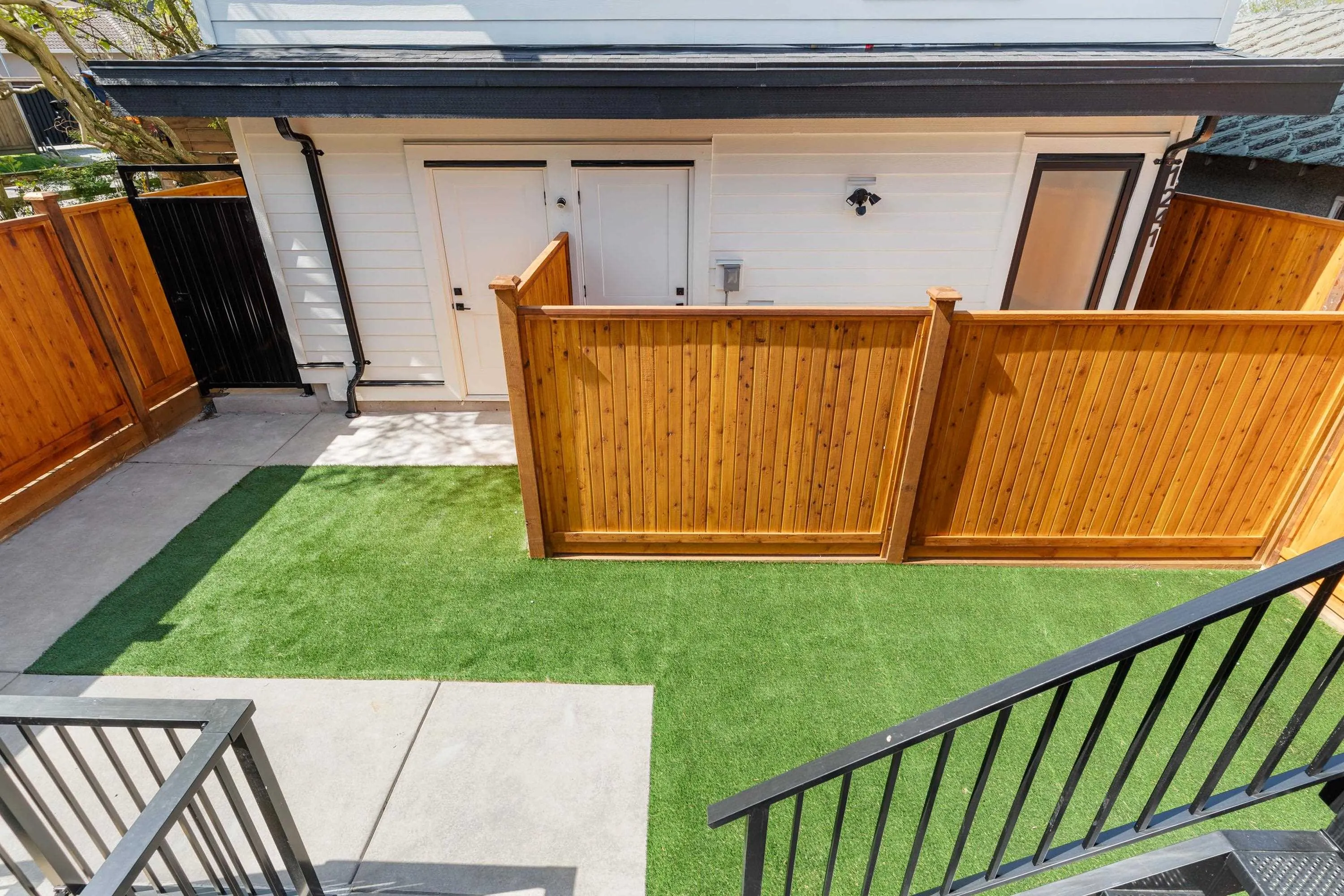 2 1243 Nootka Street