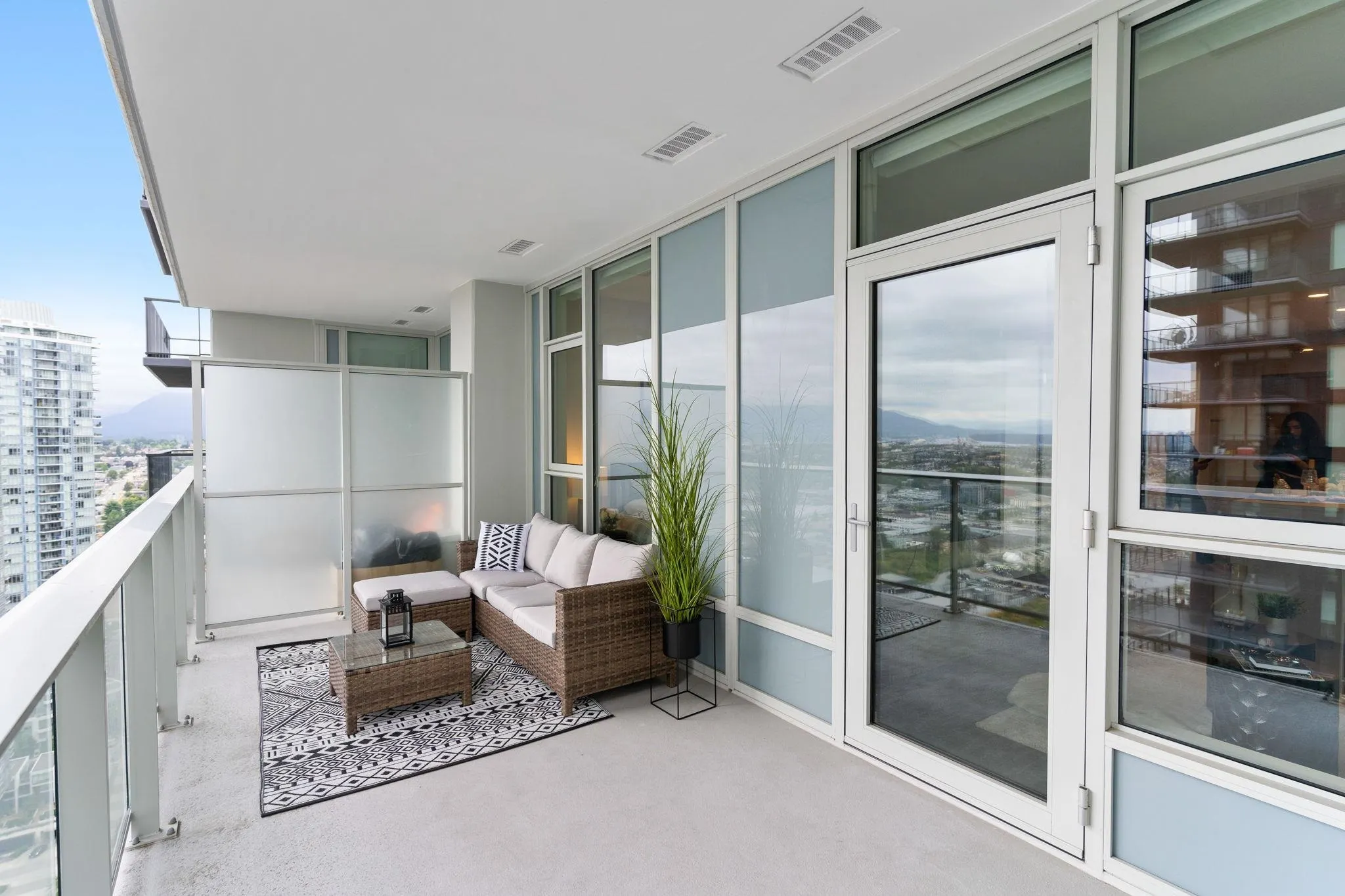 3503 4168 Lougheed Highway