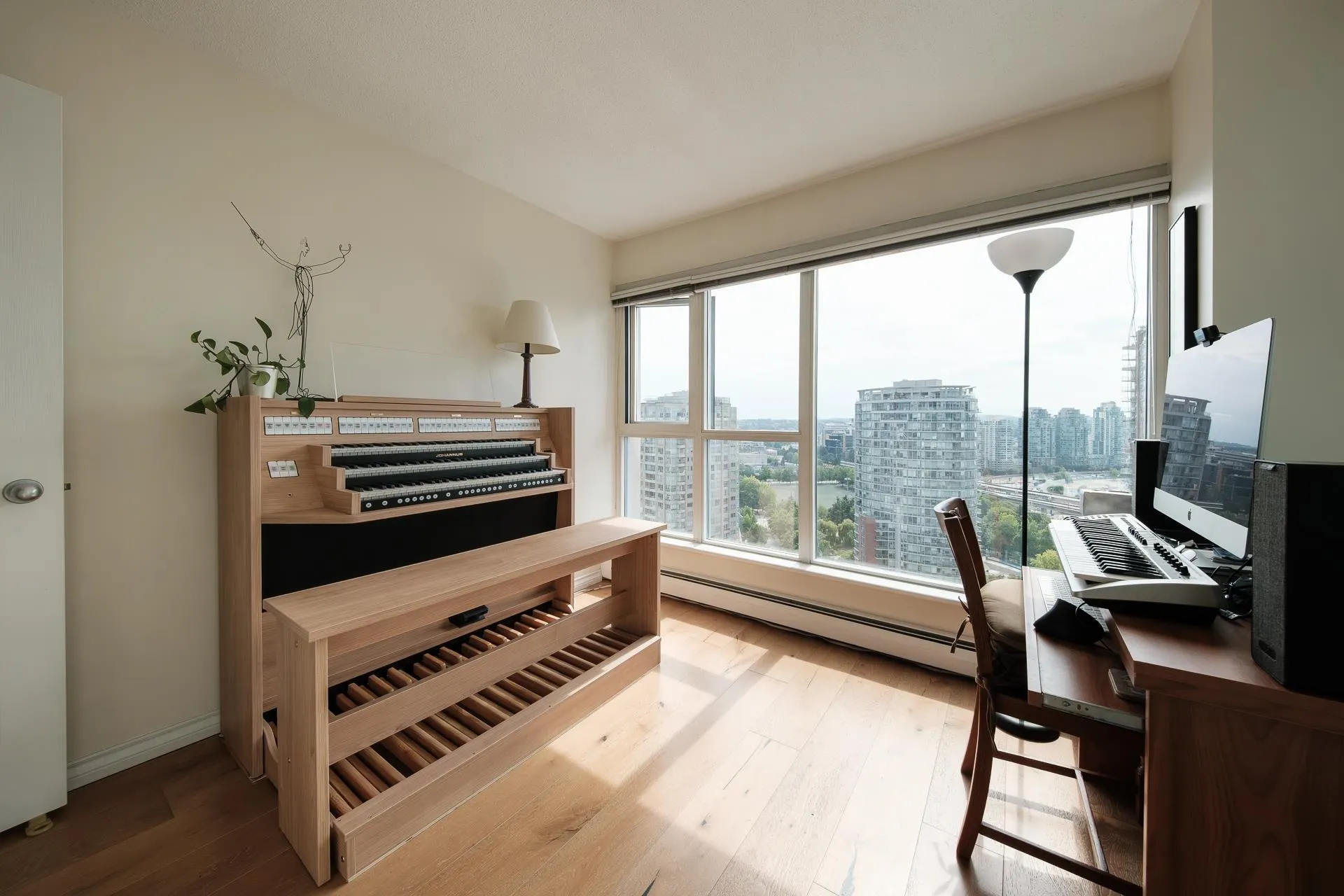2204 183 Keefer Place