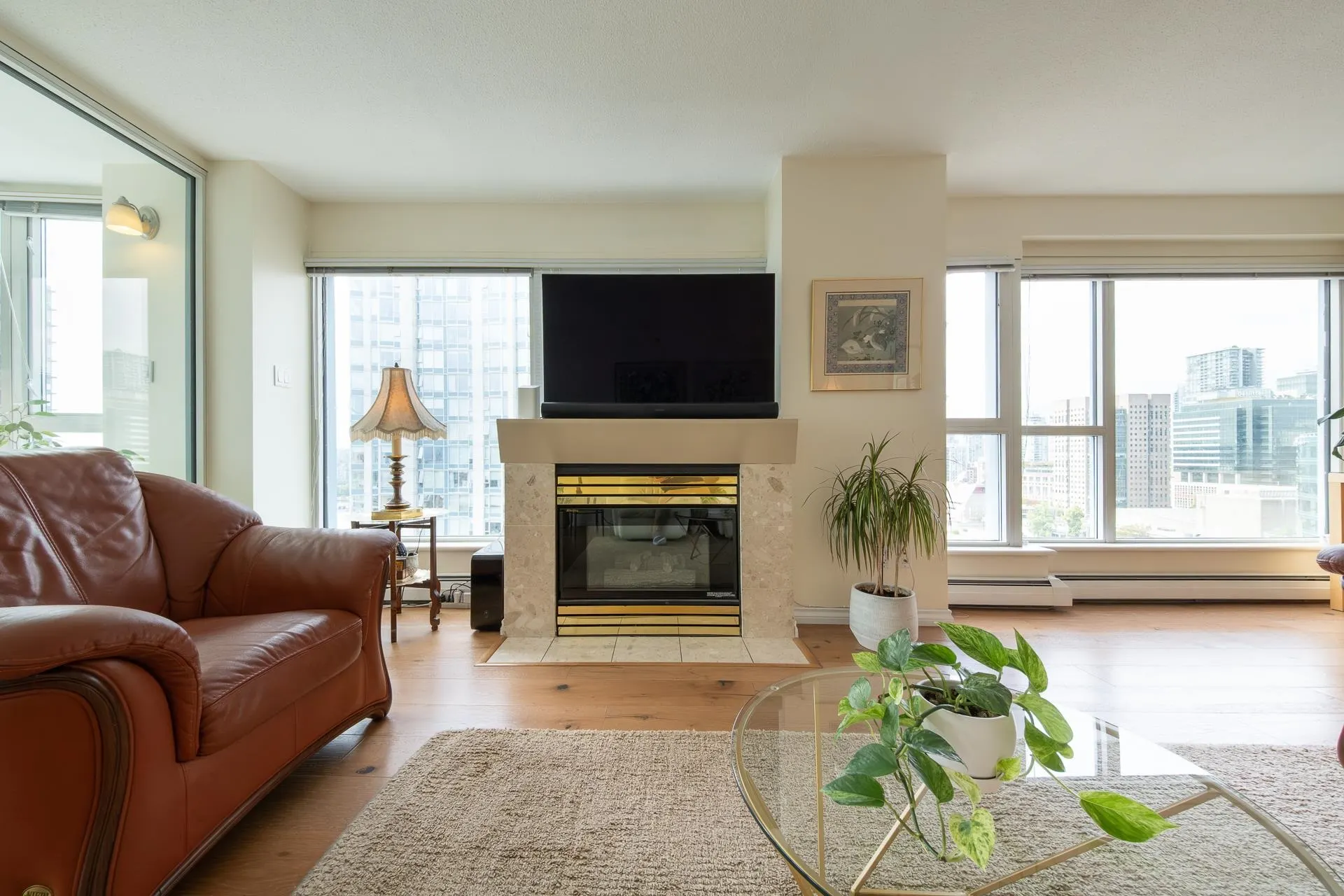 2204 183 Keefer Place