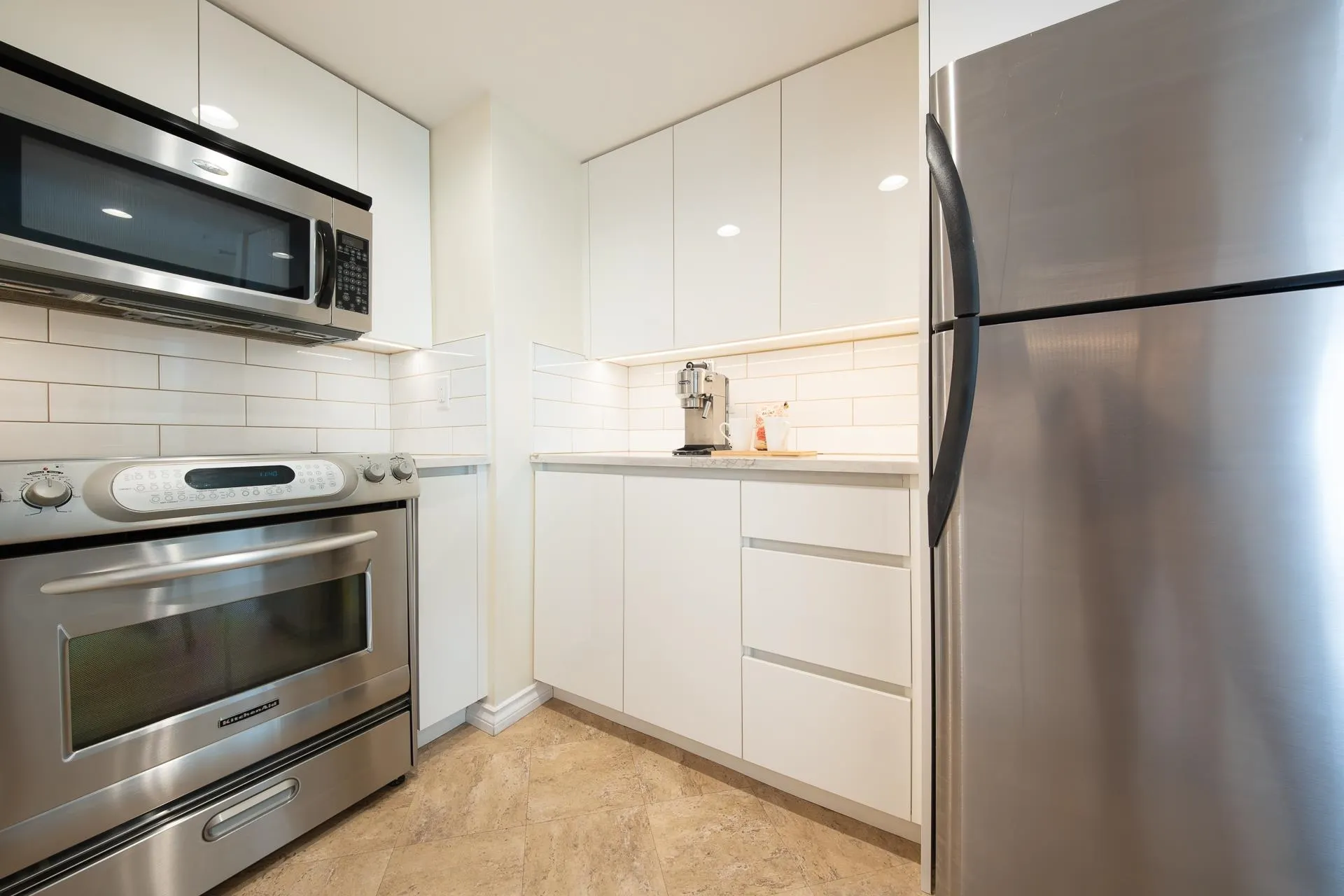 2204 183 Keefer Place